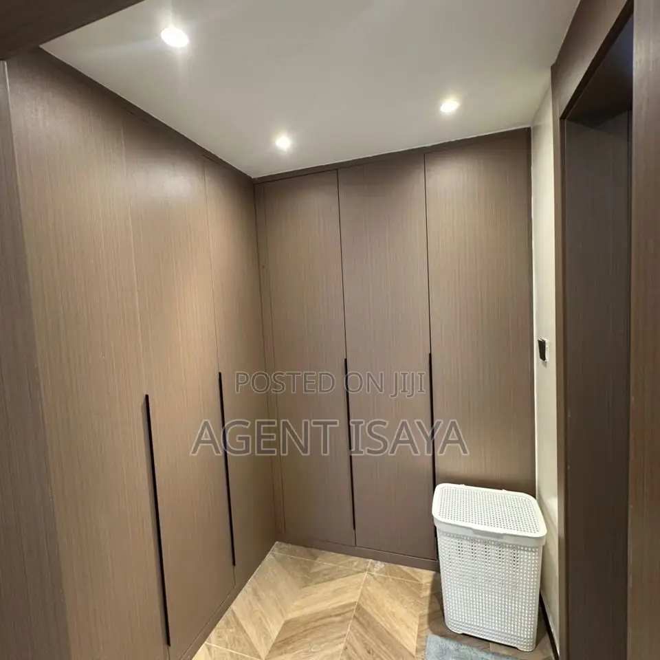 Furnished 2bdrm Apartment in Oyster Bay for sale in Oyster Bay