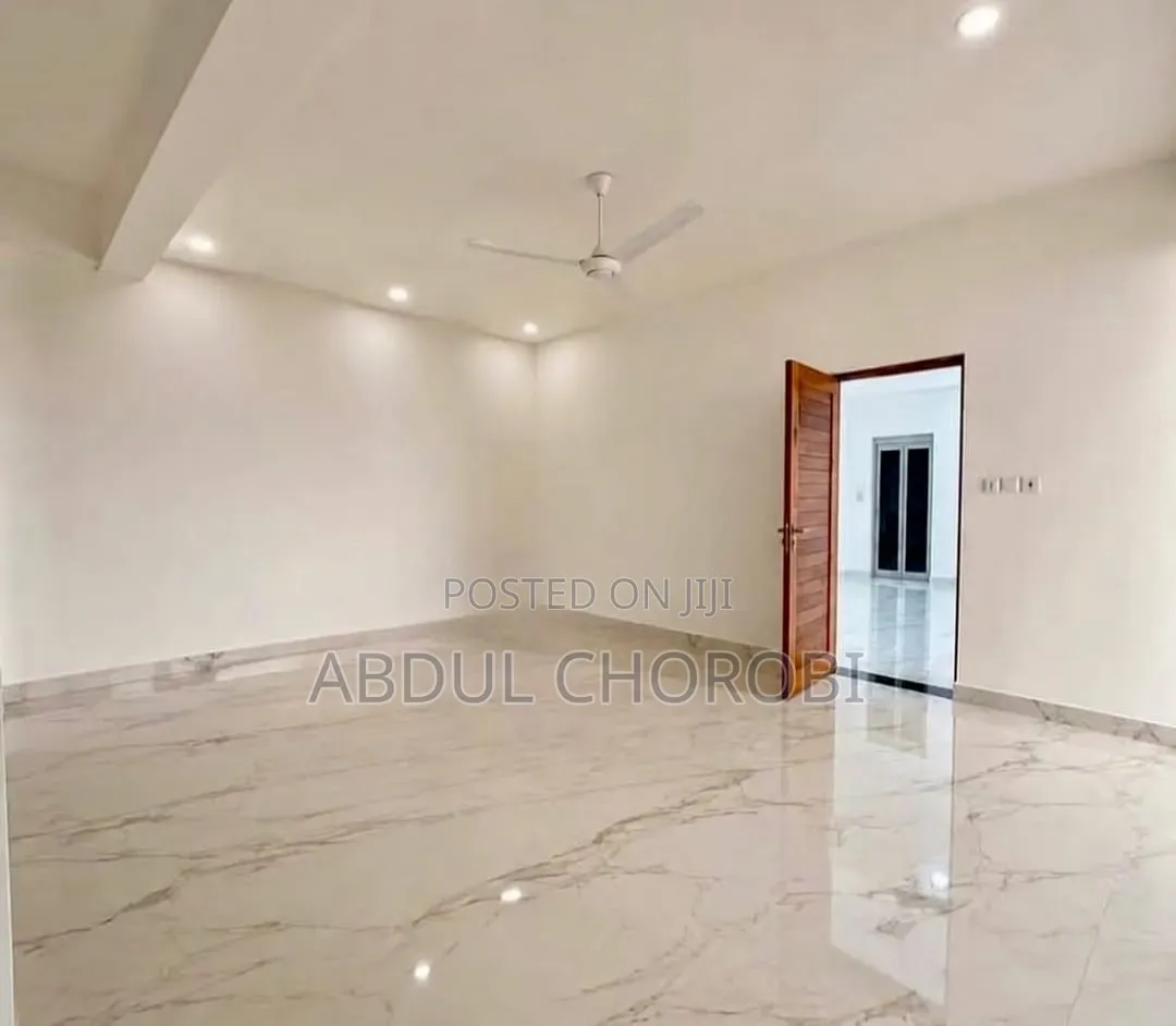 5bdrm Penthouse in Upanga East for sale in Upanga East