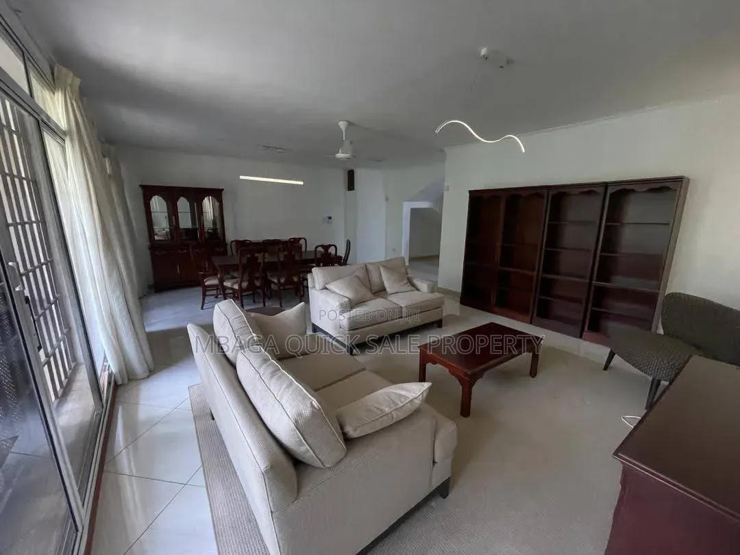 3bdrm House in Oyster Bay for sale in Oyster Bay