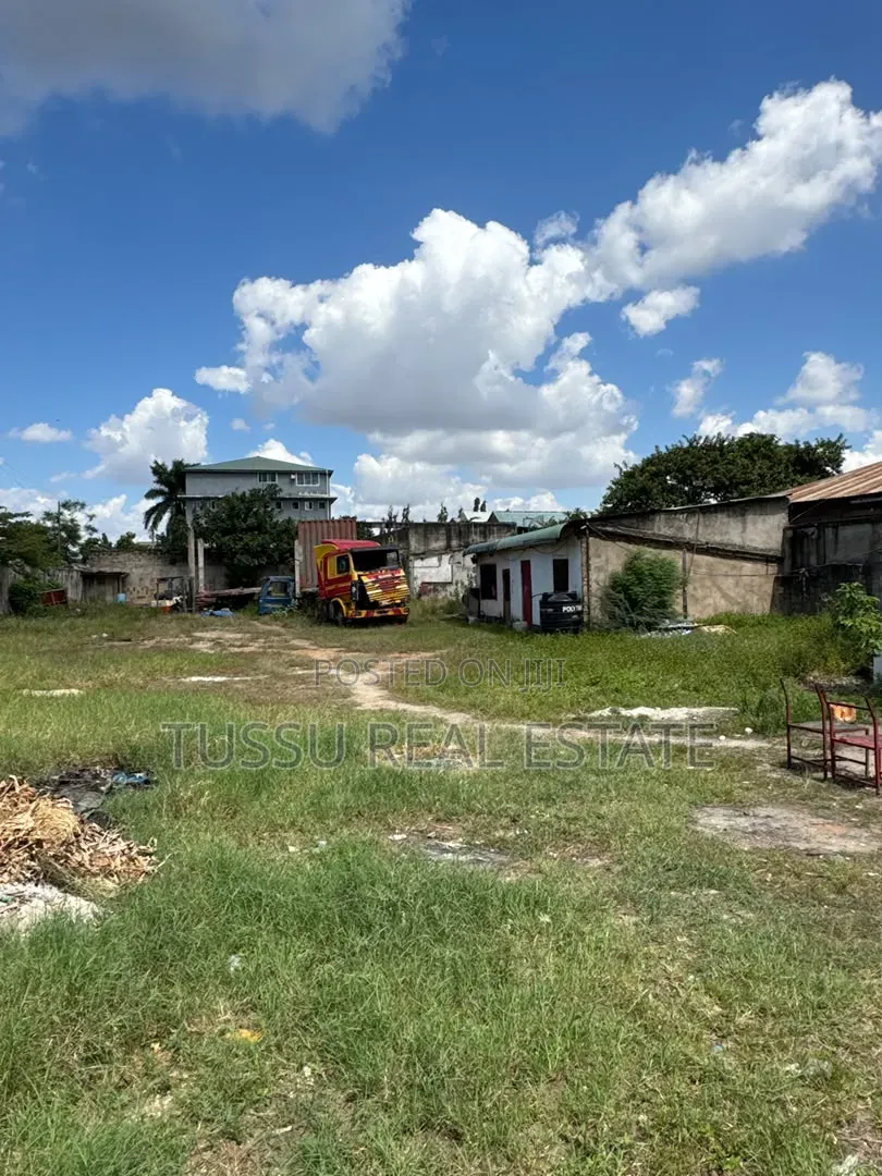 Yard/Show Room Dor Rent Makumbusho in Kinondoni