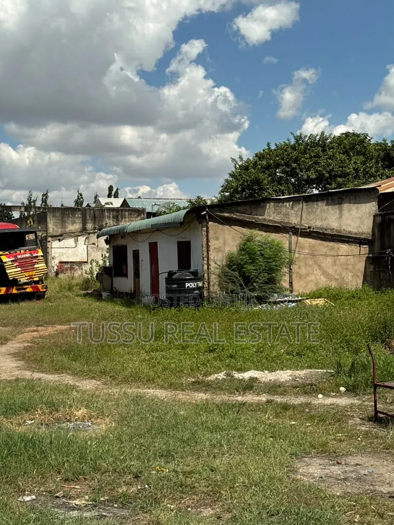 Yard/Show Room Dor Rent Makumbusho in Kinondoni