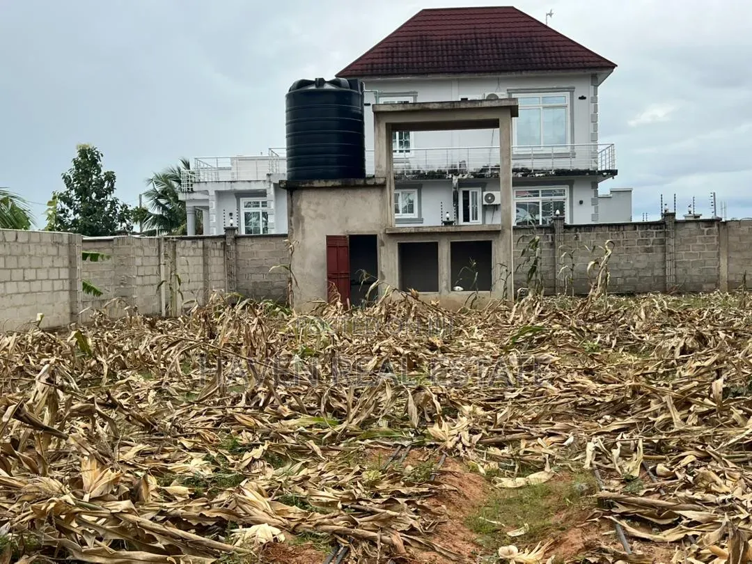 Eneo La Uwekezaji 1 Acre Linauzwa Kibada Shangwe in Kibada