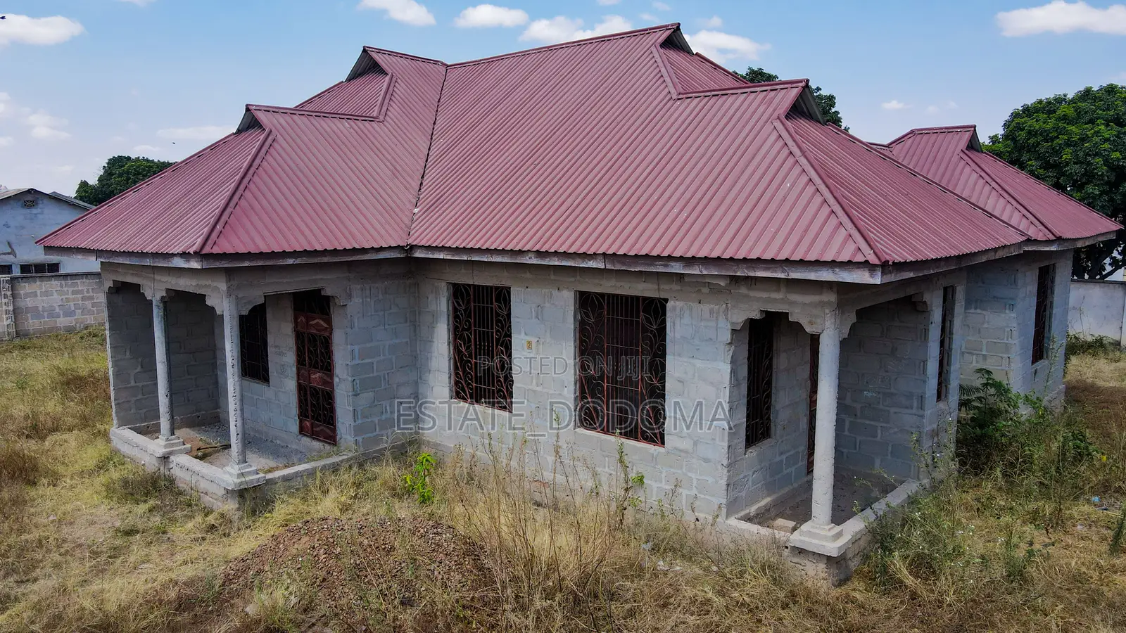 6bdrm Duplex in Nkuhungu Dodoma for sale in Dodoma Region