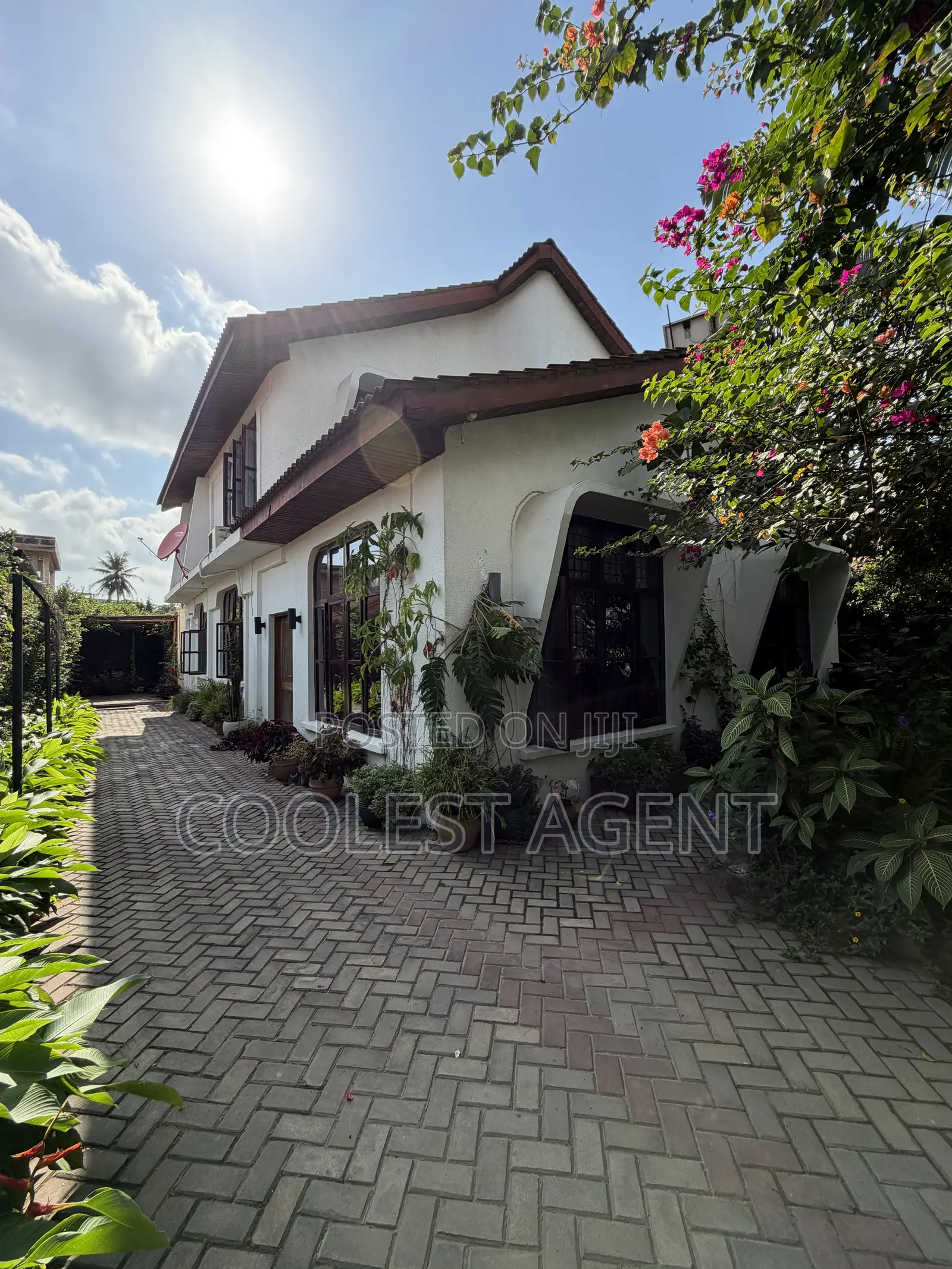 6bdrm Duplex in Coolest Estate, Kijitonyama for sale in Kijitonyama