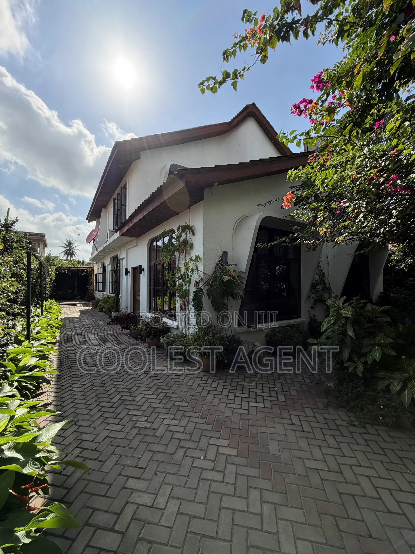 6bdrm Duplex in Coolest Estate, Kijitonyama for sale in Kijitonyama