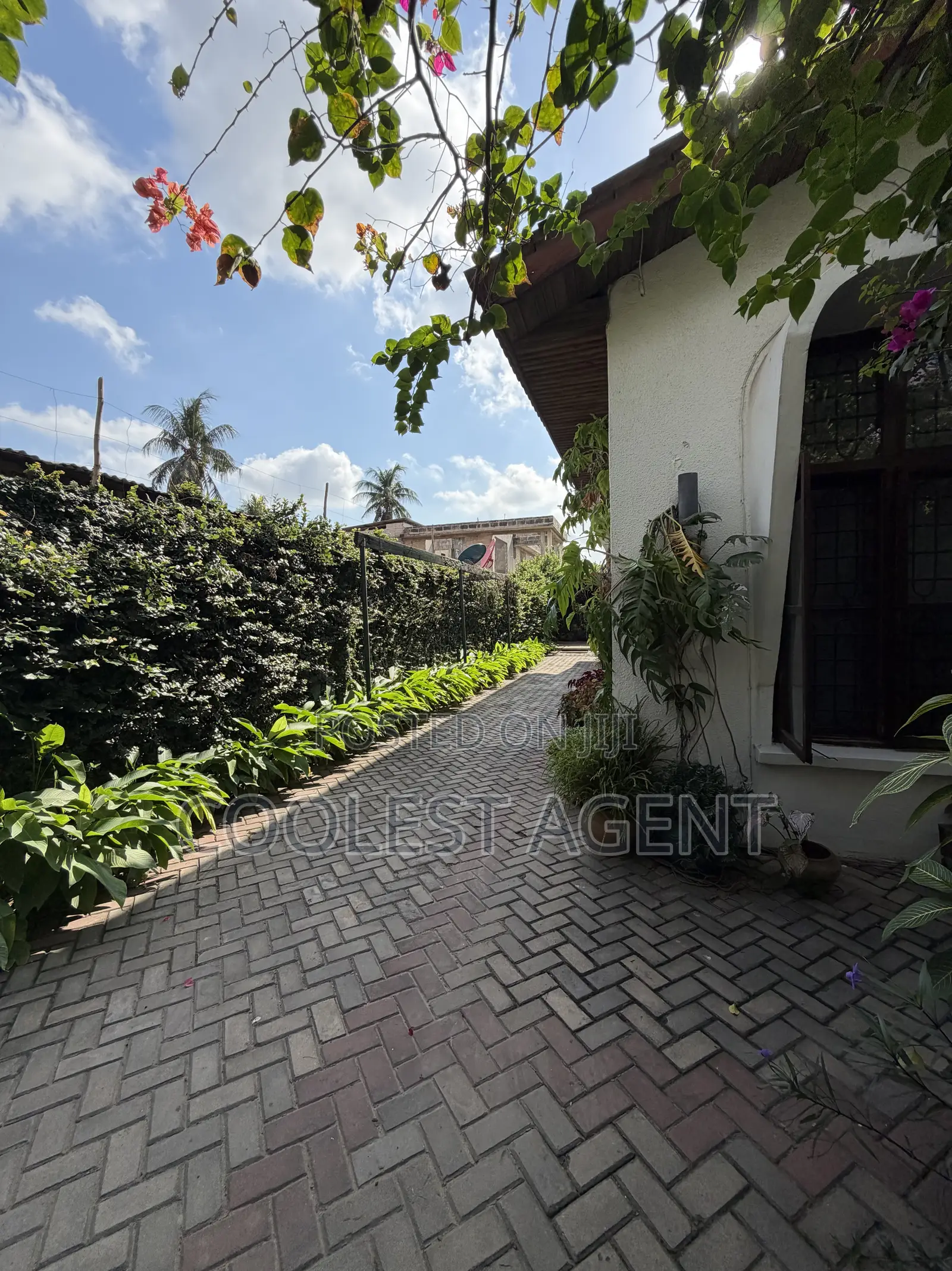 6bdrm Duplex in Coolest Estate, Kijitonyama for sale in Kijitonyama
