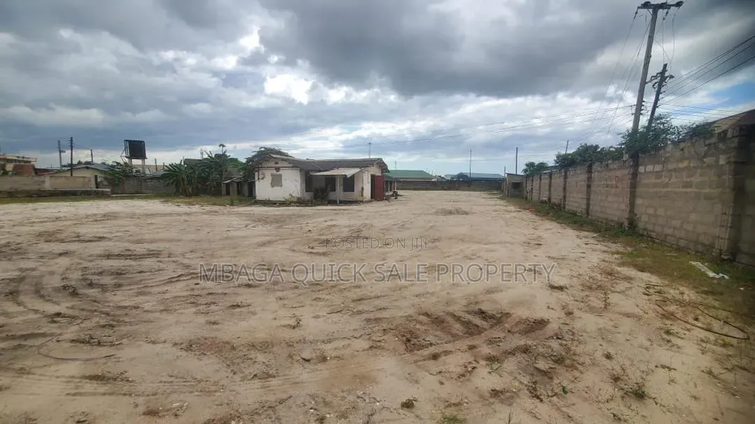 Yard Area SQM 4000 for Rent Usd 9000pm Located in Kurasini in Kurasini