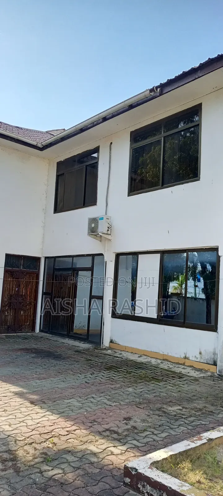 10bdrm House in Mikocheni for sale in Mikocheni