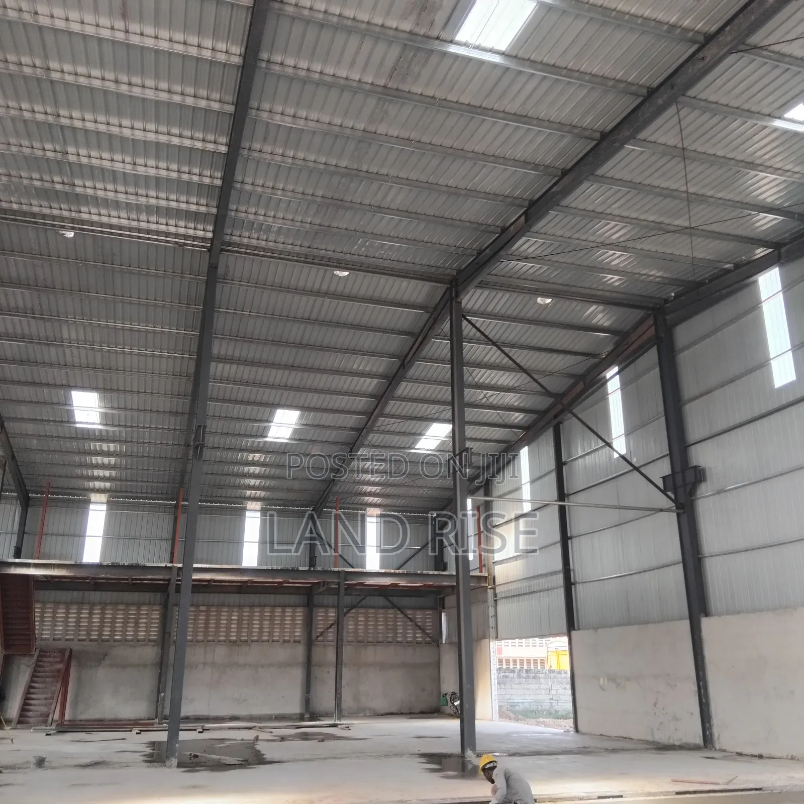 Showroom and Warehouse Nyerere Rd in Kipawa