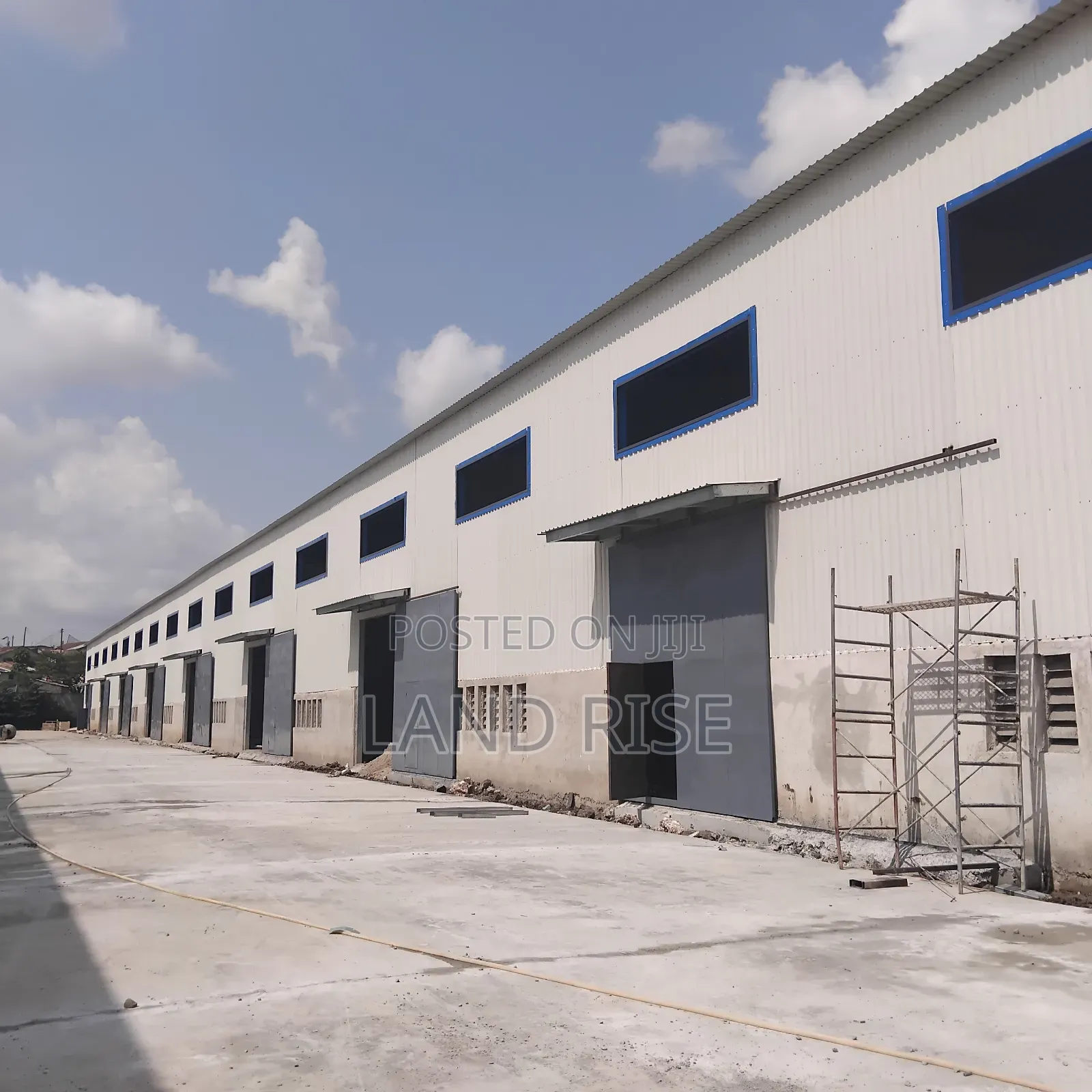 Warehouse Size 1800 SQM in Mandela Road in Tabata