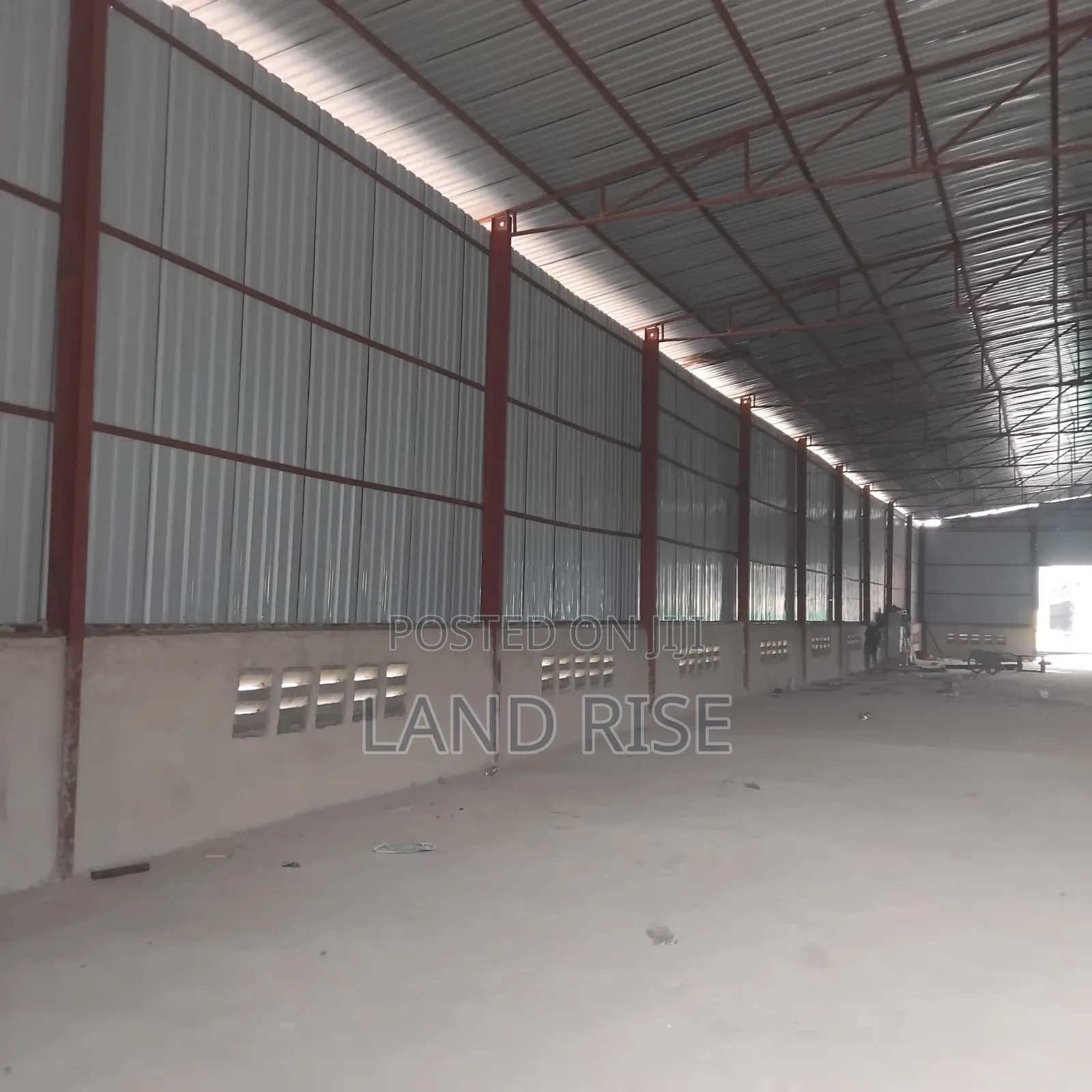 1000 Size Warehouse in Mandela Road in Tabata