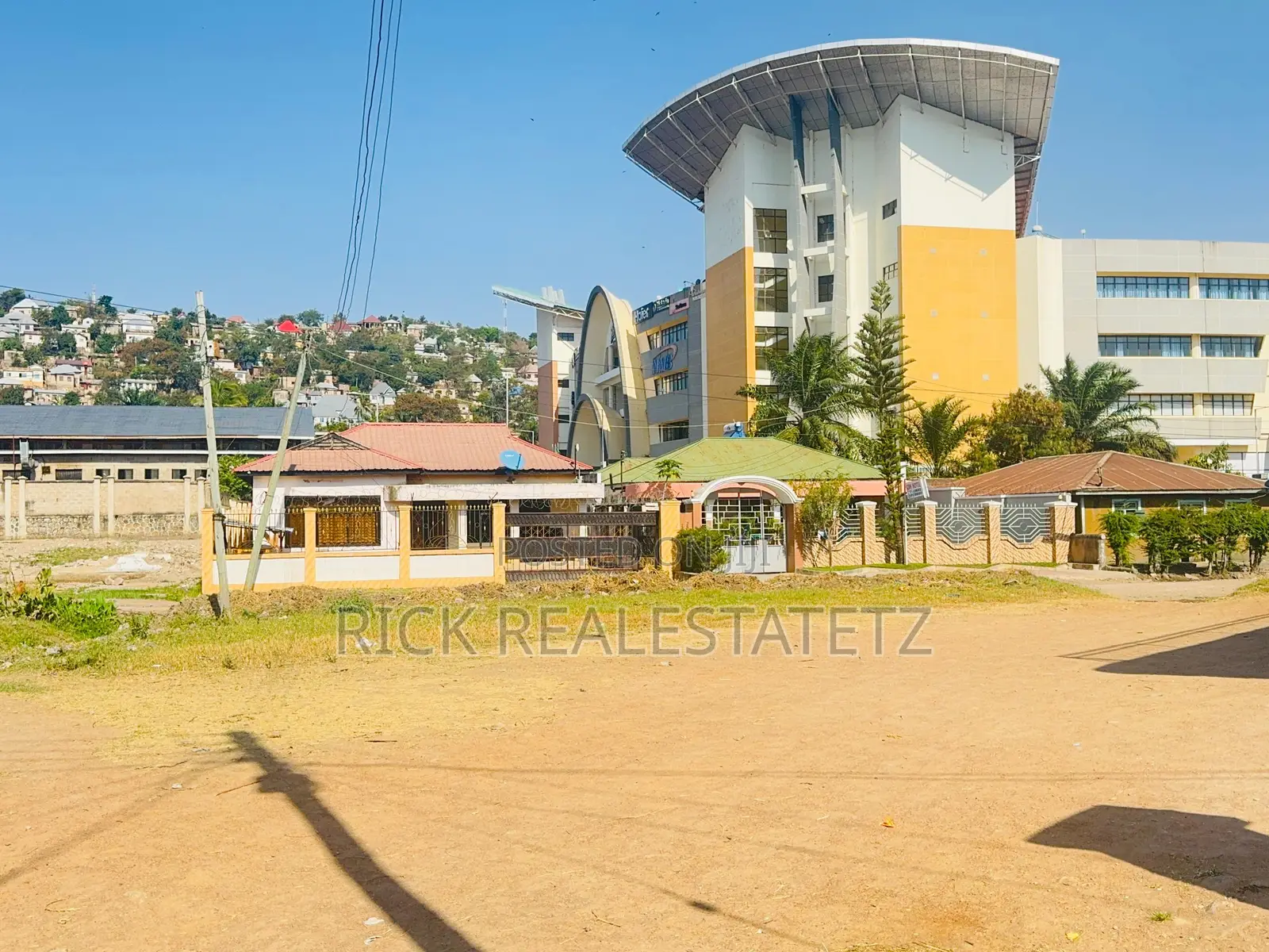 Kiwanja Kinauzwa Pembeni Ya Rock City Mall in Kirumba