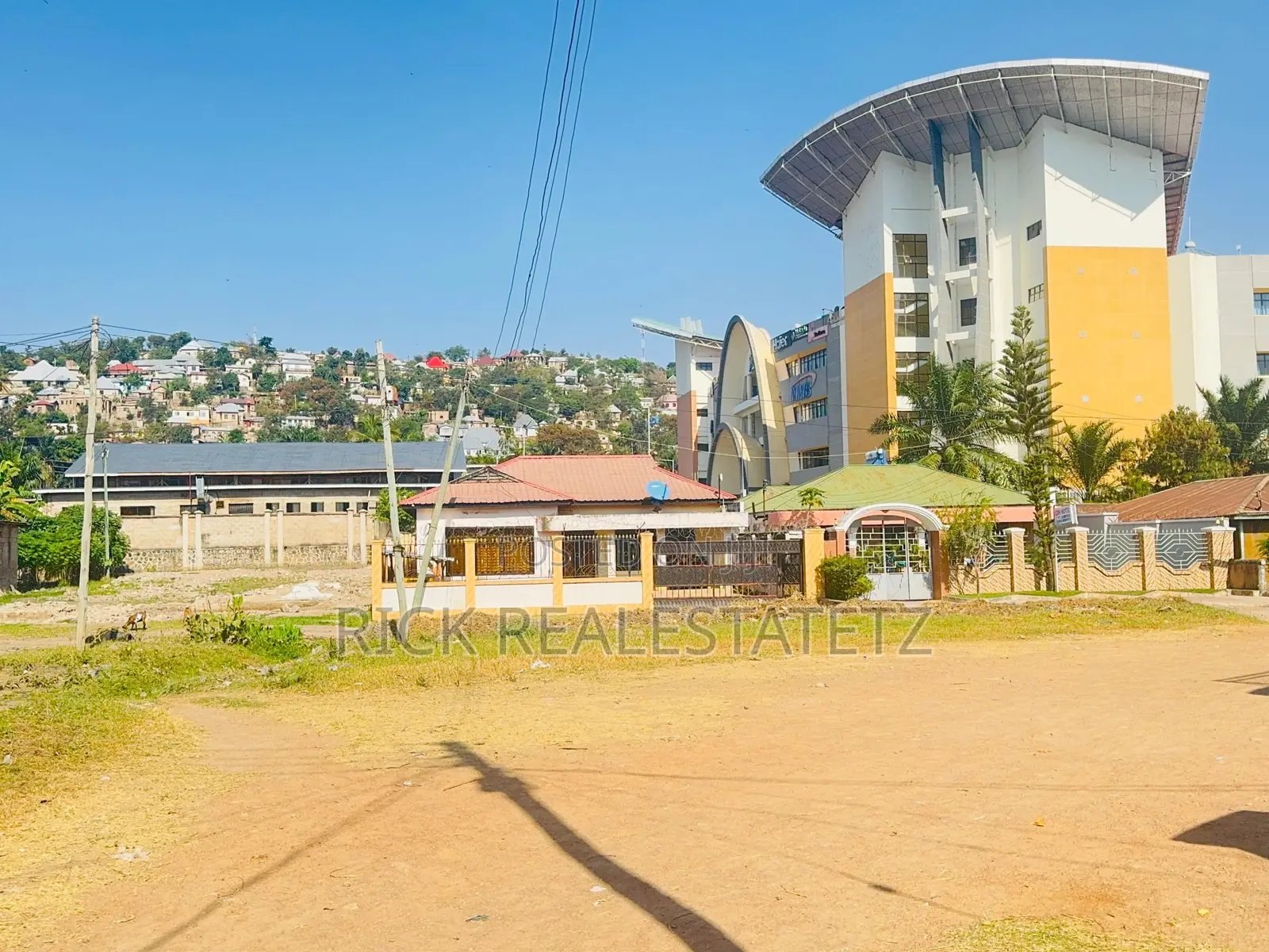 Kiwanja Kinauzwa Pembeni Ya Rock City Mall in Kirumba