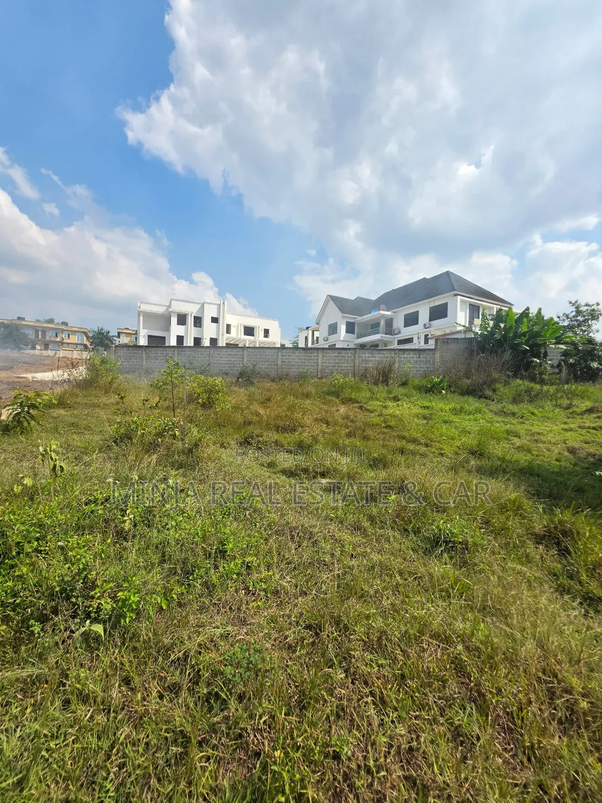 Kiwanja Kinauzwa Madale Kontena in Goba