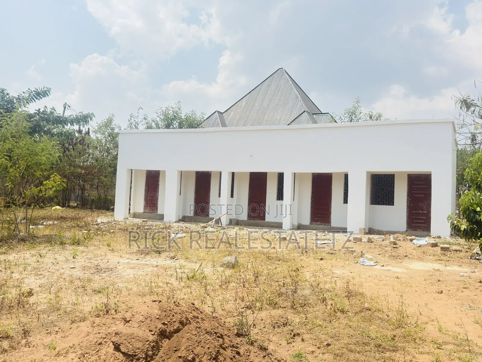 Kiwanja Kinauzwa Malimbe Chuoni ( Saut ) in Butimba