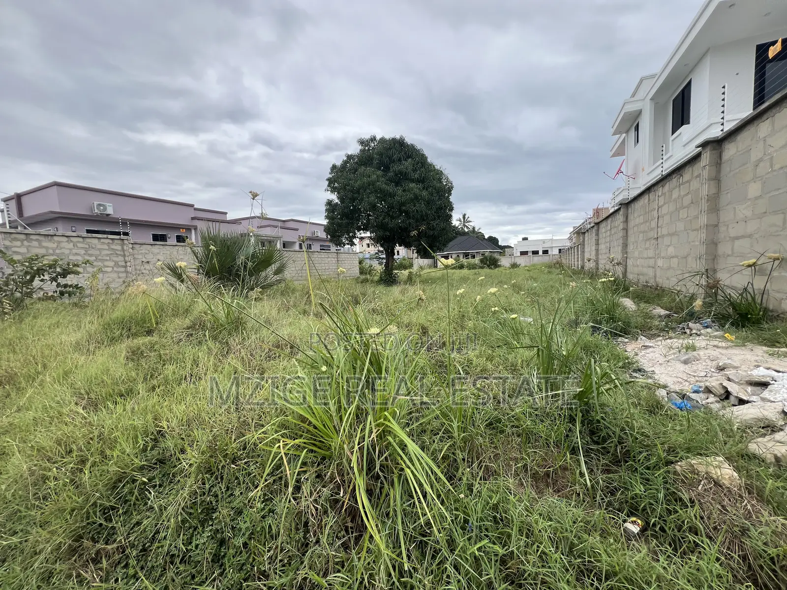 Kiwanja Kinauzwa Kibada Shangwe, Kigamboni in Kibada