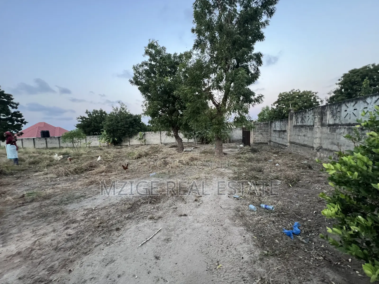 Kiwanja Kinauzwa Madale,mivumoni in Mbezi Beach