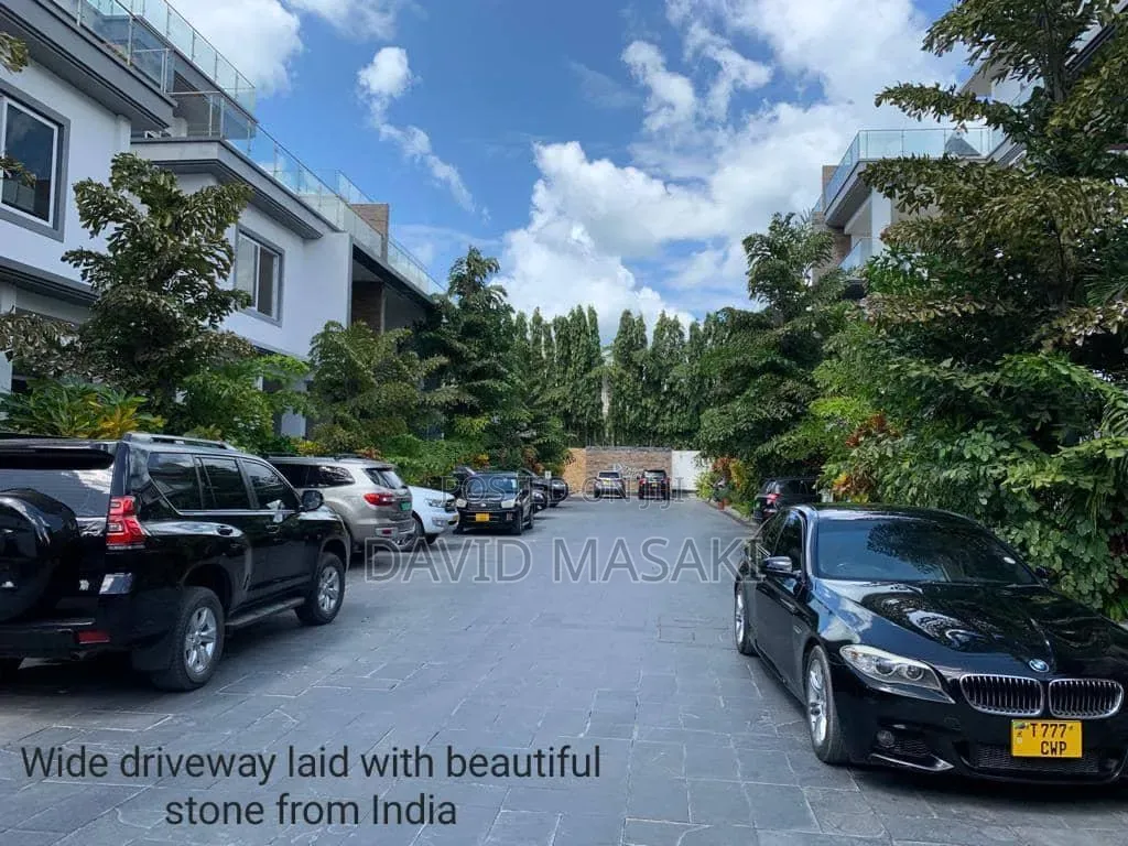 Furnished 5bdrm Mansion in Royal Mansion, Oyster Bay for rent in Oyster Bay