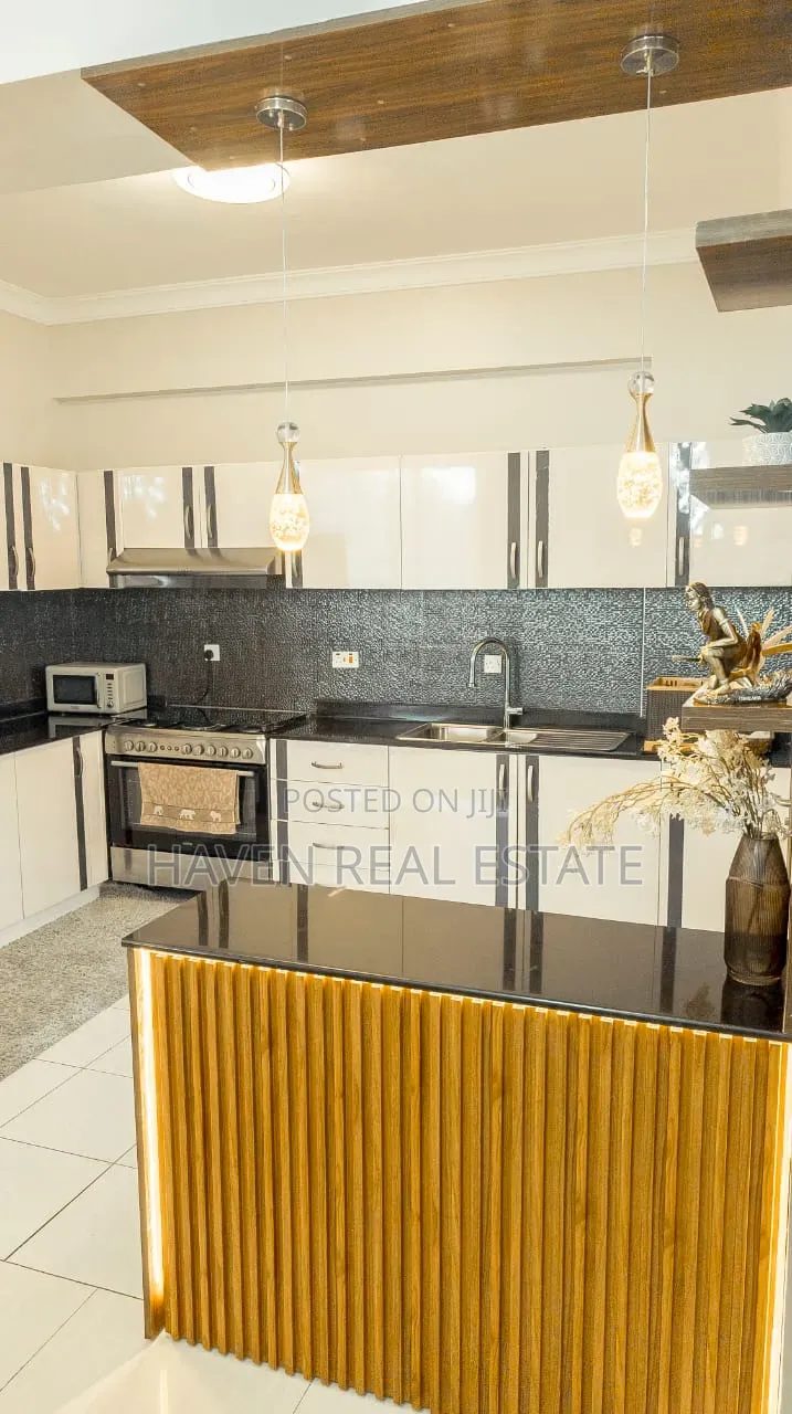 Furnished 3bdrm Apartment in Oyster Bay for sale in Oyster Bay