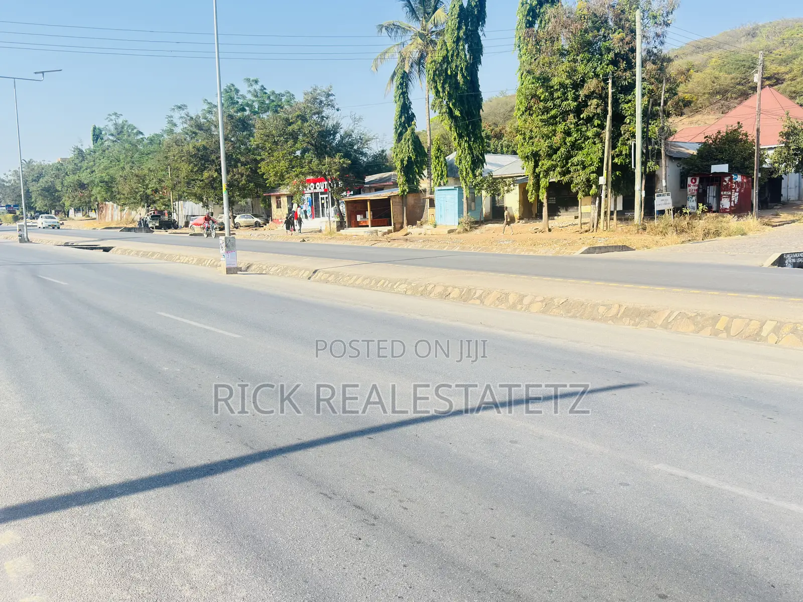 Eneo La Ukubwa Wa 30x30 Linauzwa Mwanza - Airport Road in Nyamanoro