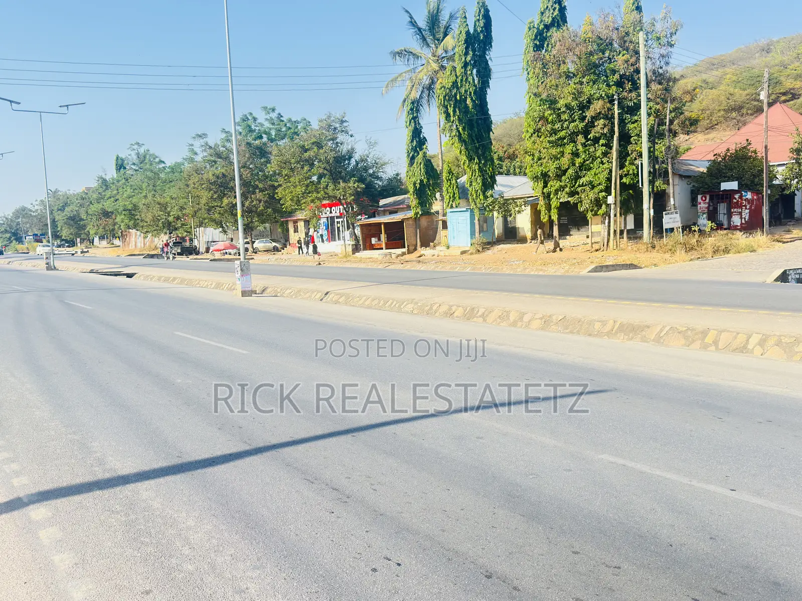 Eneo La Ukubwa Wa 30x30 Linauzwa Mwanza - Airport Road in Nyamanoro