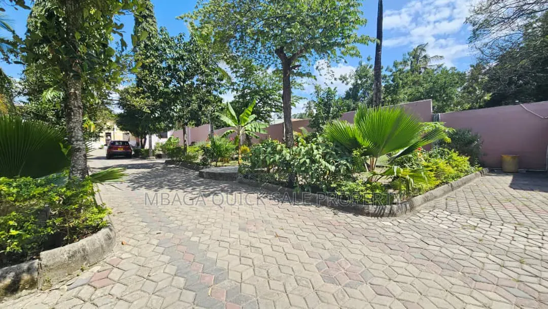 8bdrm House in Masaki for rent in Masaki