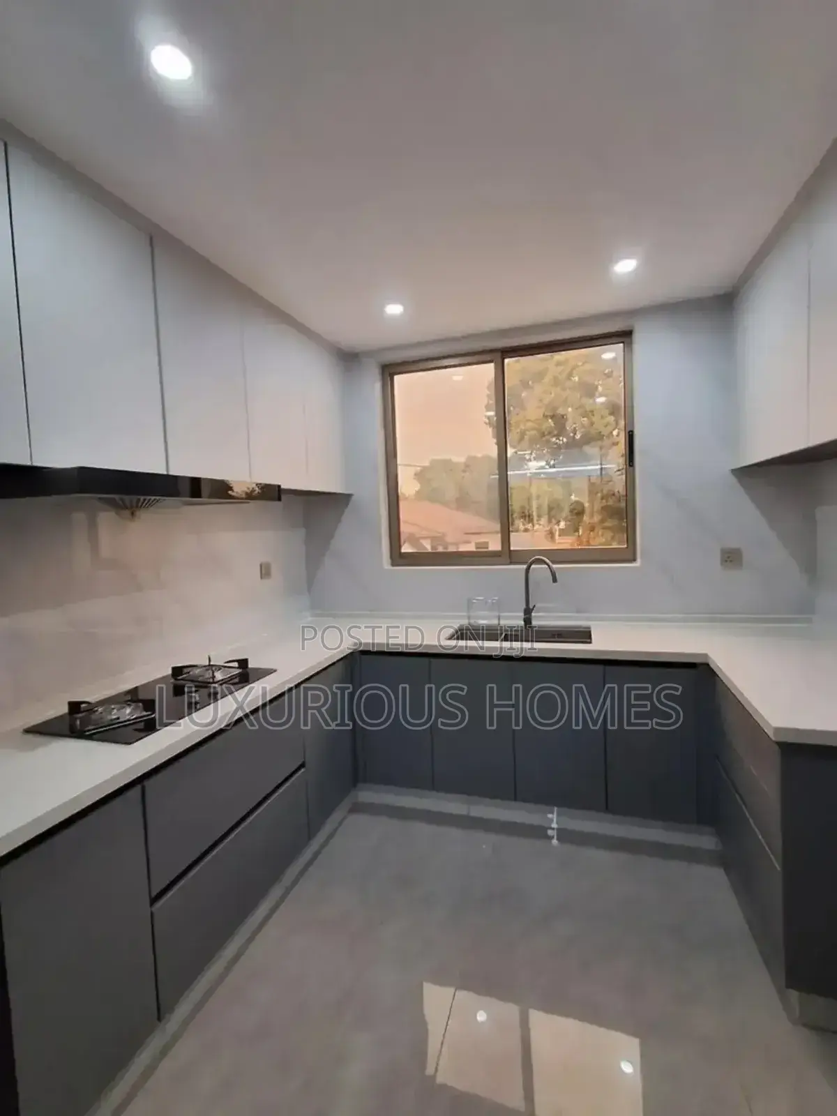 3bdrm Apartment in Oyster Bay for sale in Oyster Bay