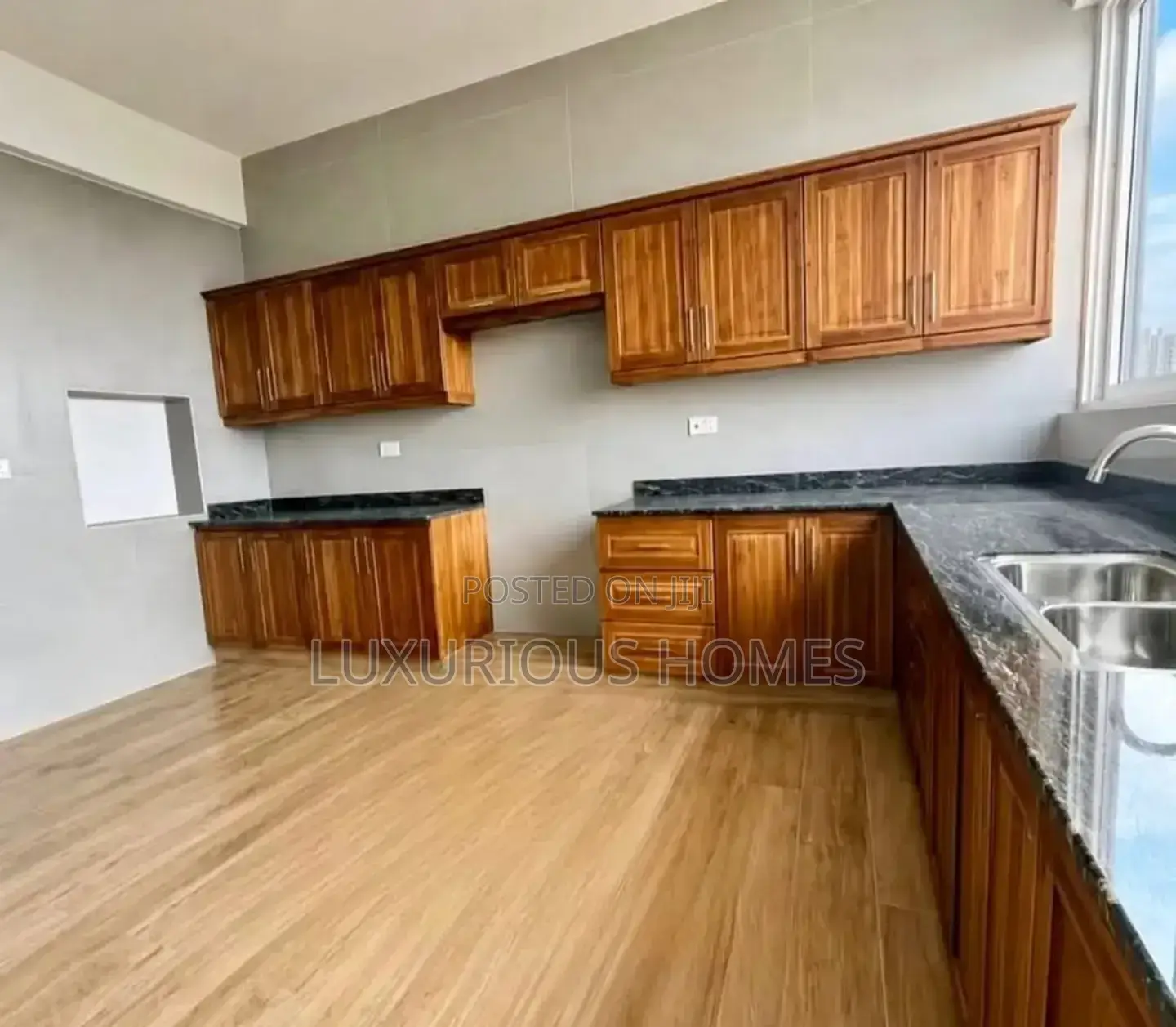 5bdrm Penthouse in Upanga for sale in Upanga East