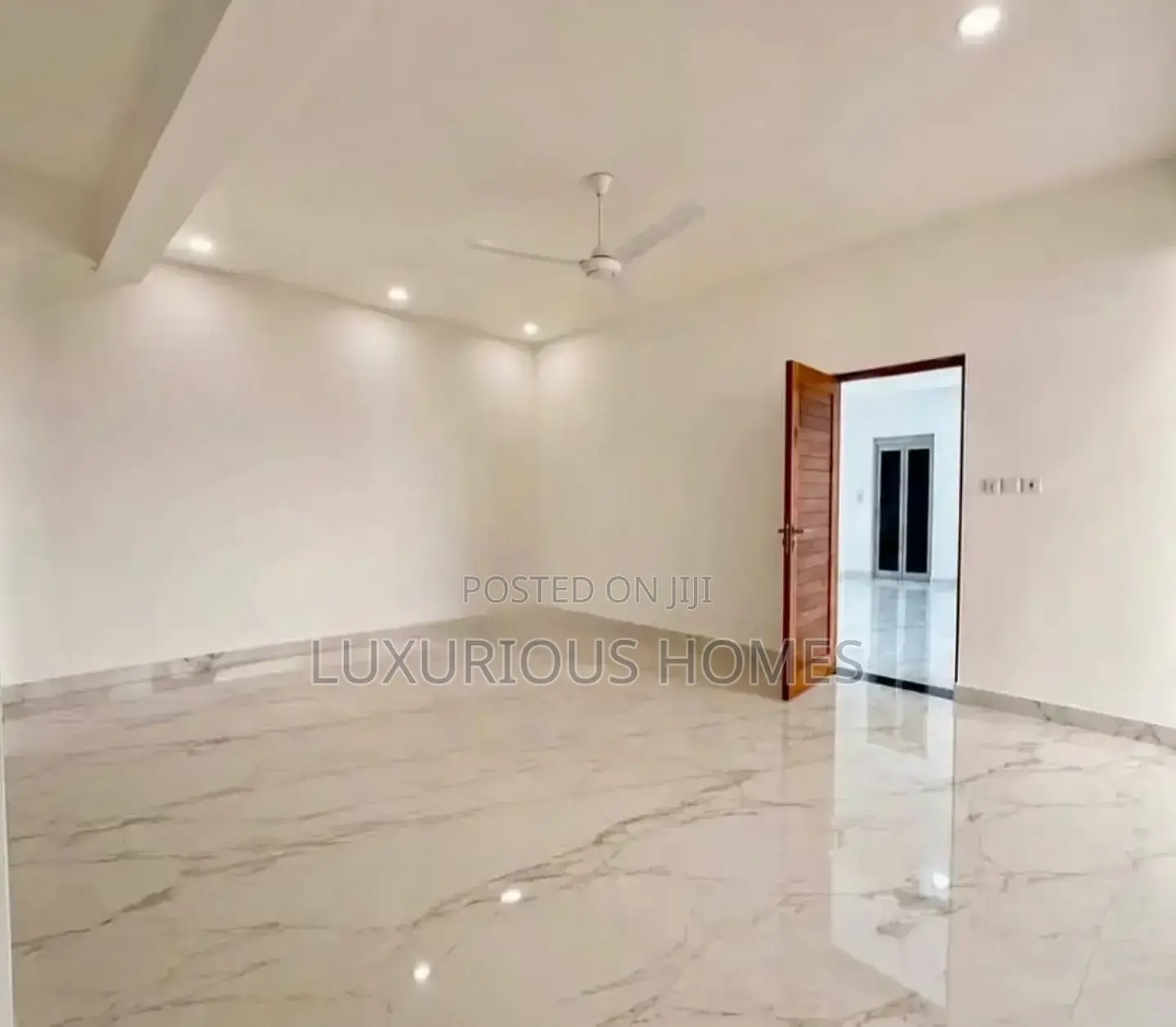 5bdrm Penthouse in Upanga for sale in Upanga East