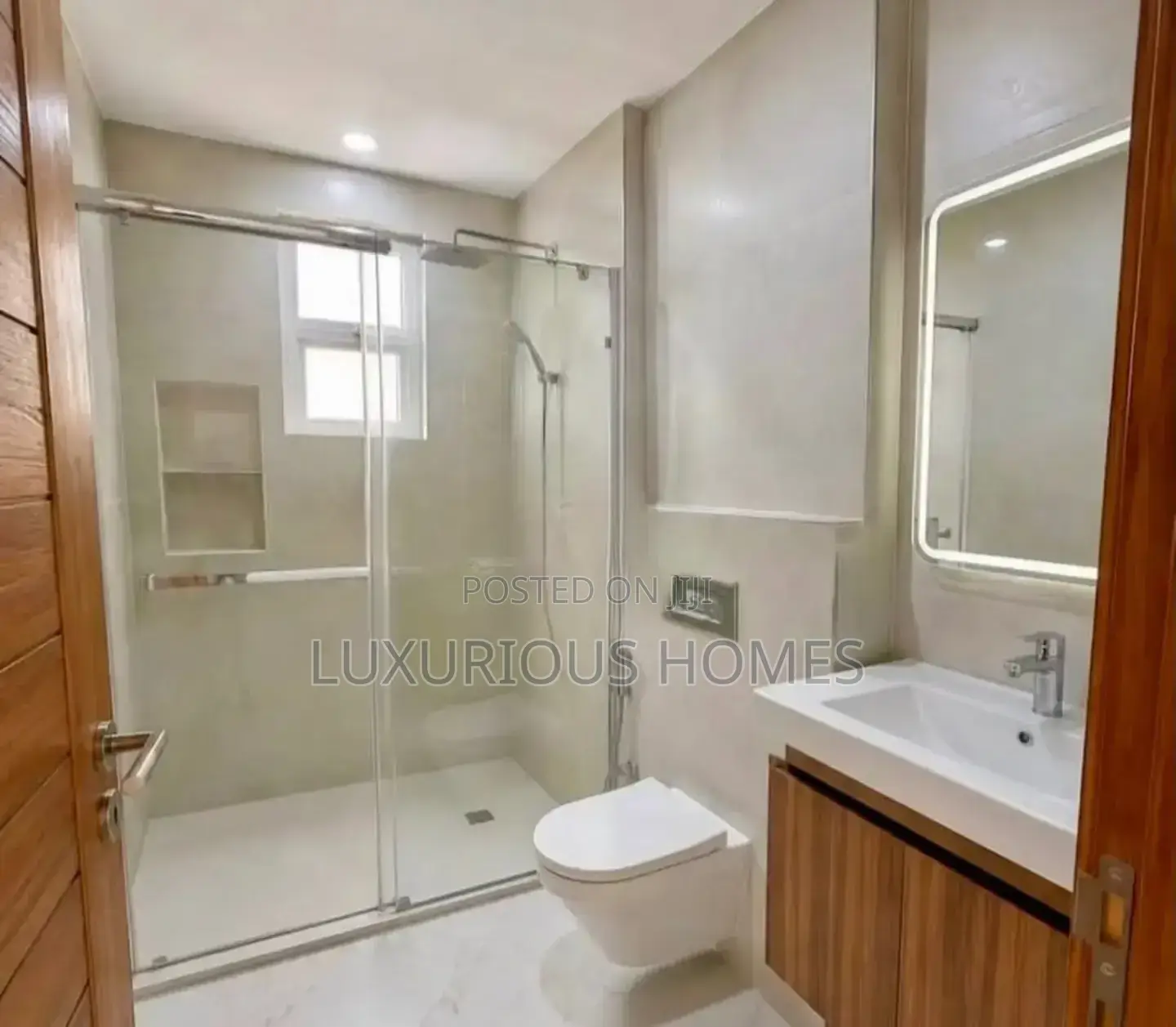 5bdrm Penthouse in Upanga for sale in Upanga East