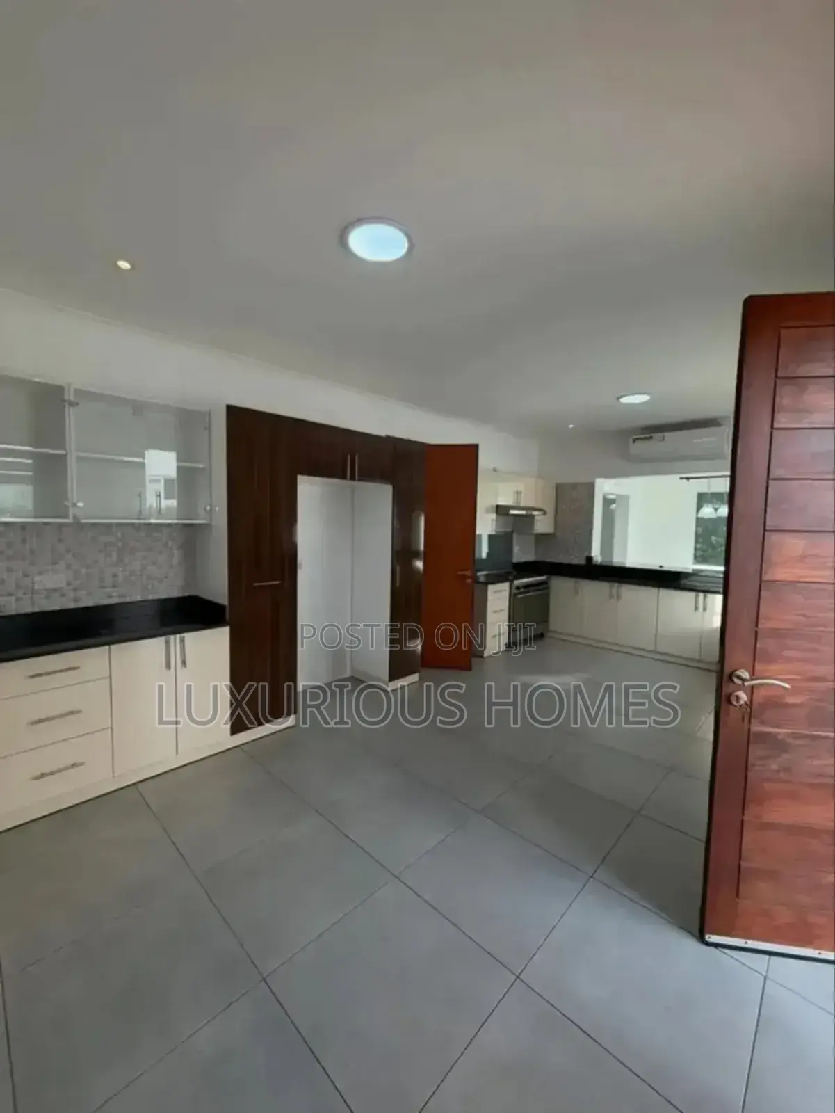 5bdrm Villa in Oyster Bay for rent in Oyster Bay