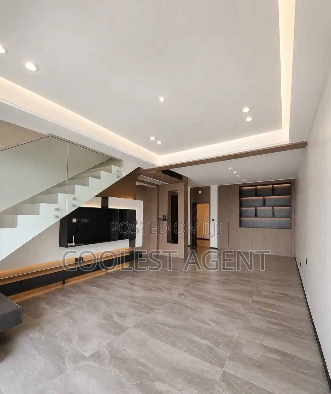 3bdrm Duplex in Coolest Estate, Oyster Bay for sale in Oyster Bay