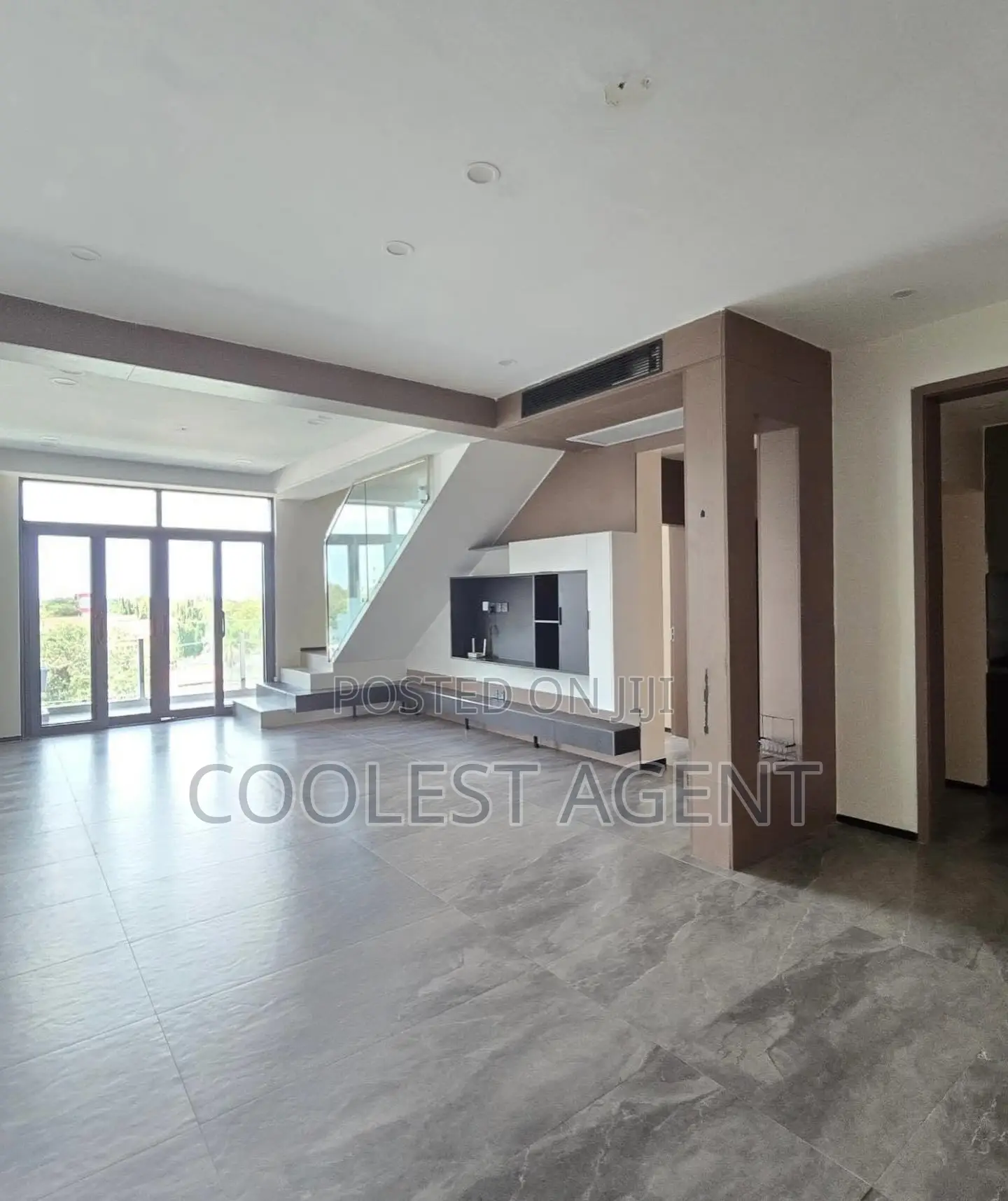 3bdrm Duplex in Coolest Estate, Oyster Bay for sale in Oyster Bay
