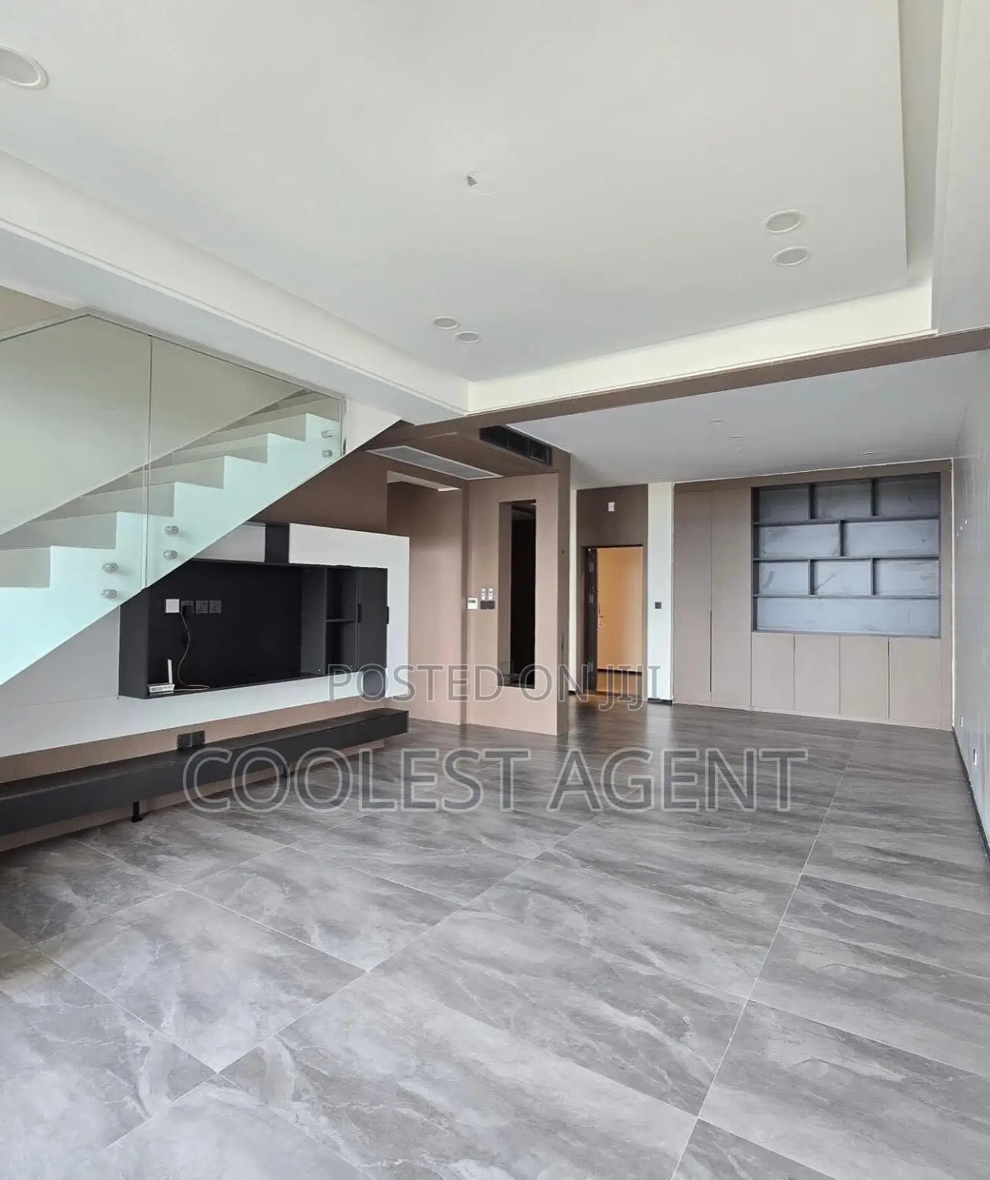 3bdrm Duplex in Coolest Estate, Oyster Bay for sale in Oyster Bay