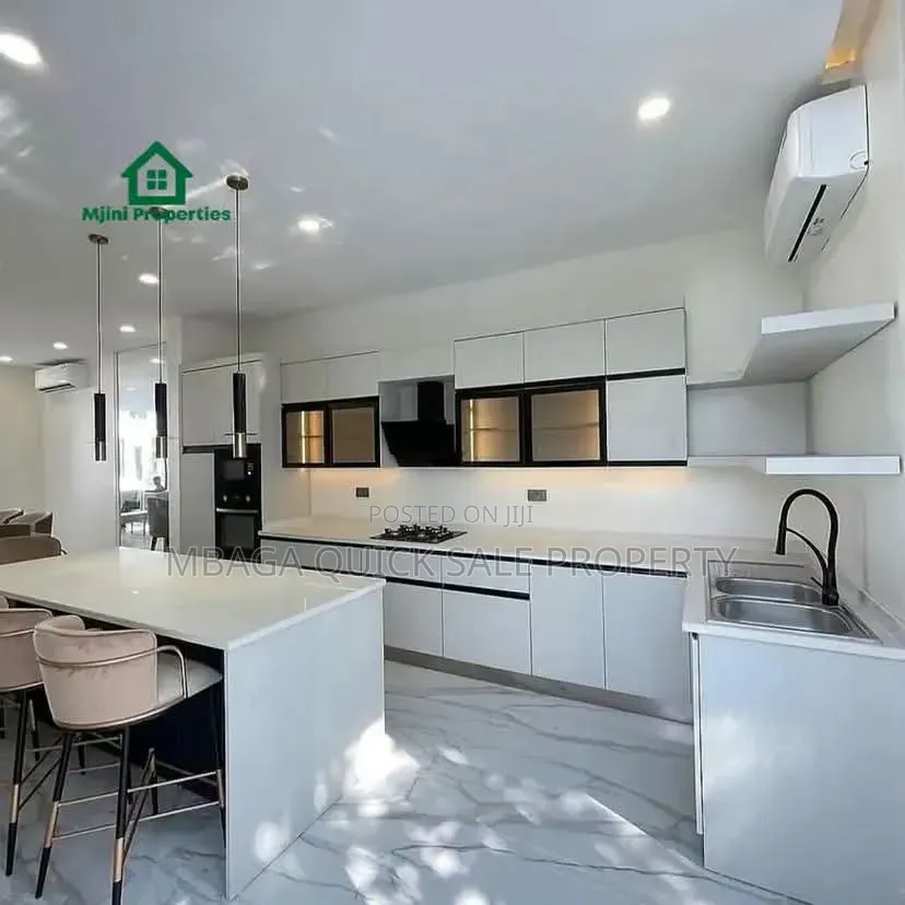 Furnished 5bdrm House in Oyster Bay for sale in Oyster Bay