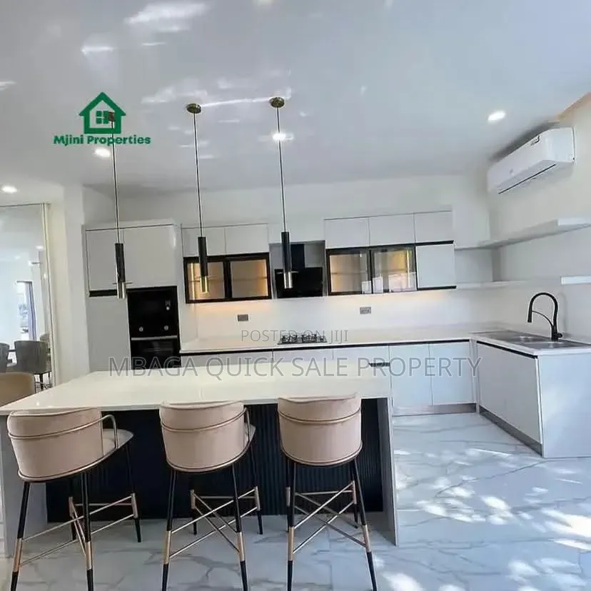 Furnished 5bdrm House in Oyster Bay for sale in Oyster Bay
