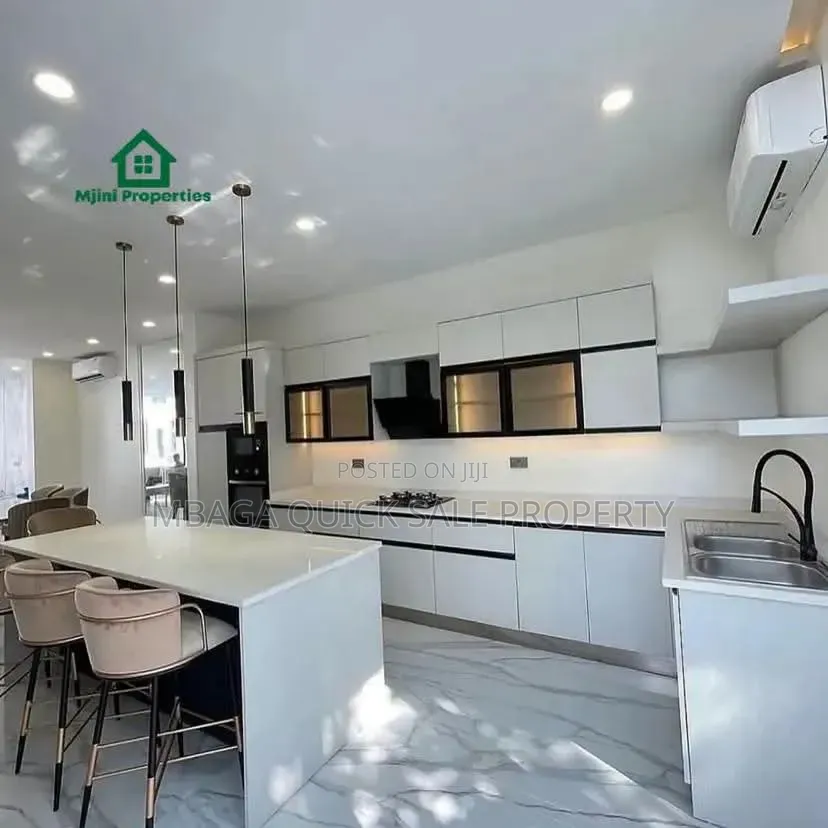 Furnished 5bdrm House in Oyster Bay for sale in Oyster Bay