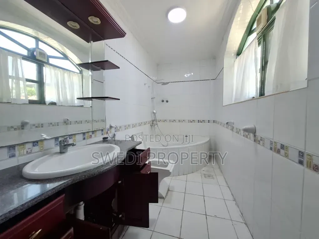 Furnished 4bdrm Villa in Swedi Property, Oyster Bay for rent in Oyster Bay
