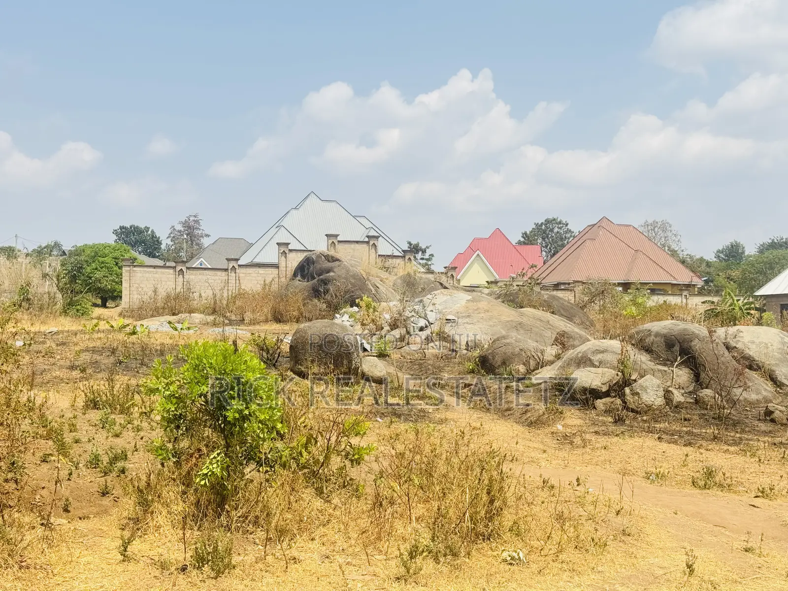 Kiwanja Cha (Sqm 1,364) Kinauzwa Nyegezi Majengo Mapya in Mkolani