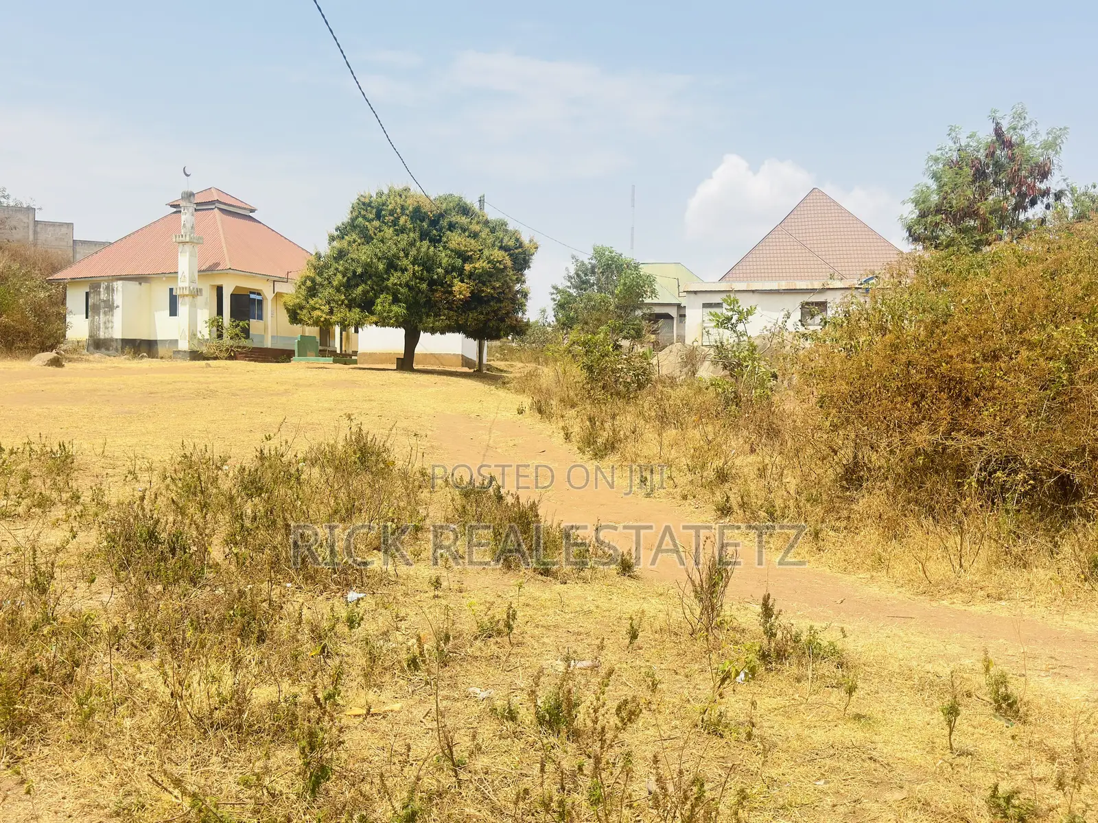 Kiwanja Cha (Sqm 1,364) Kinauzwa Nyegezi Majengo Mapya in Mkolani