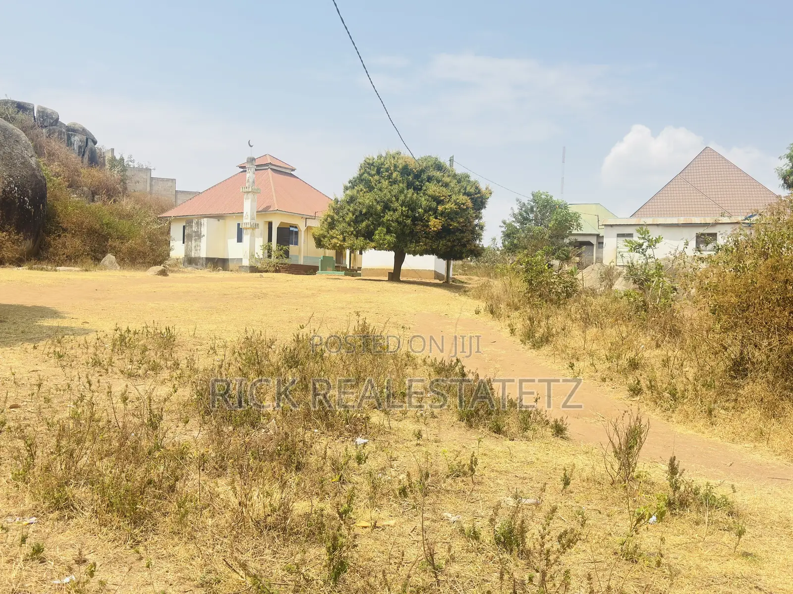 Kiwanja Cha (Sqm 1,364) Kinauzwa Nyegezi Majengo Mapya in Mkolani