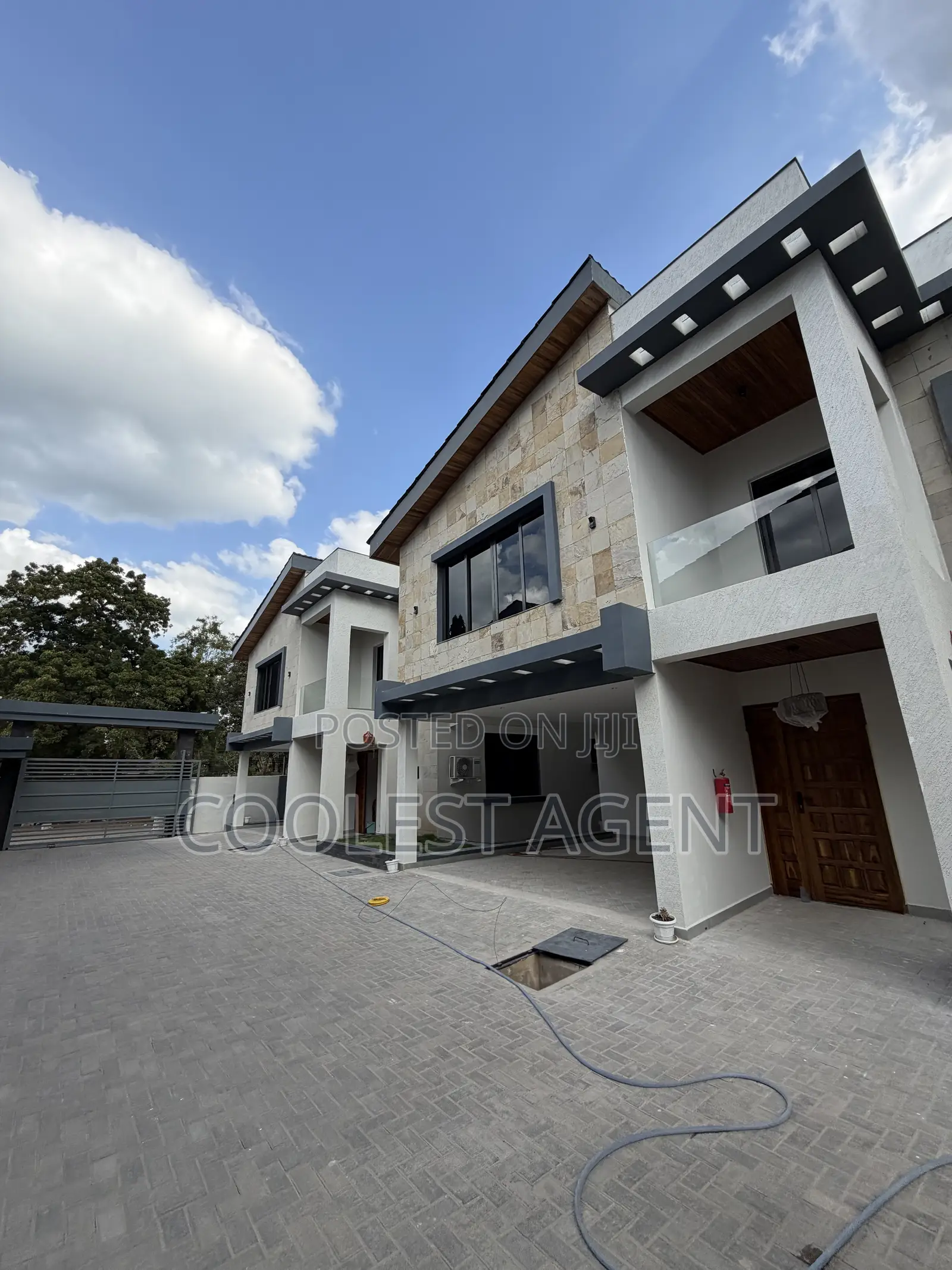 Furnished 4bdrm Villa in Coolest Estate, Masaki for rent in Masaki