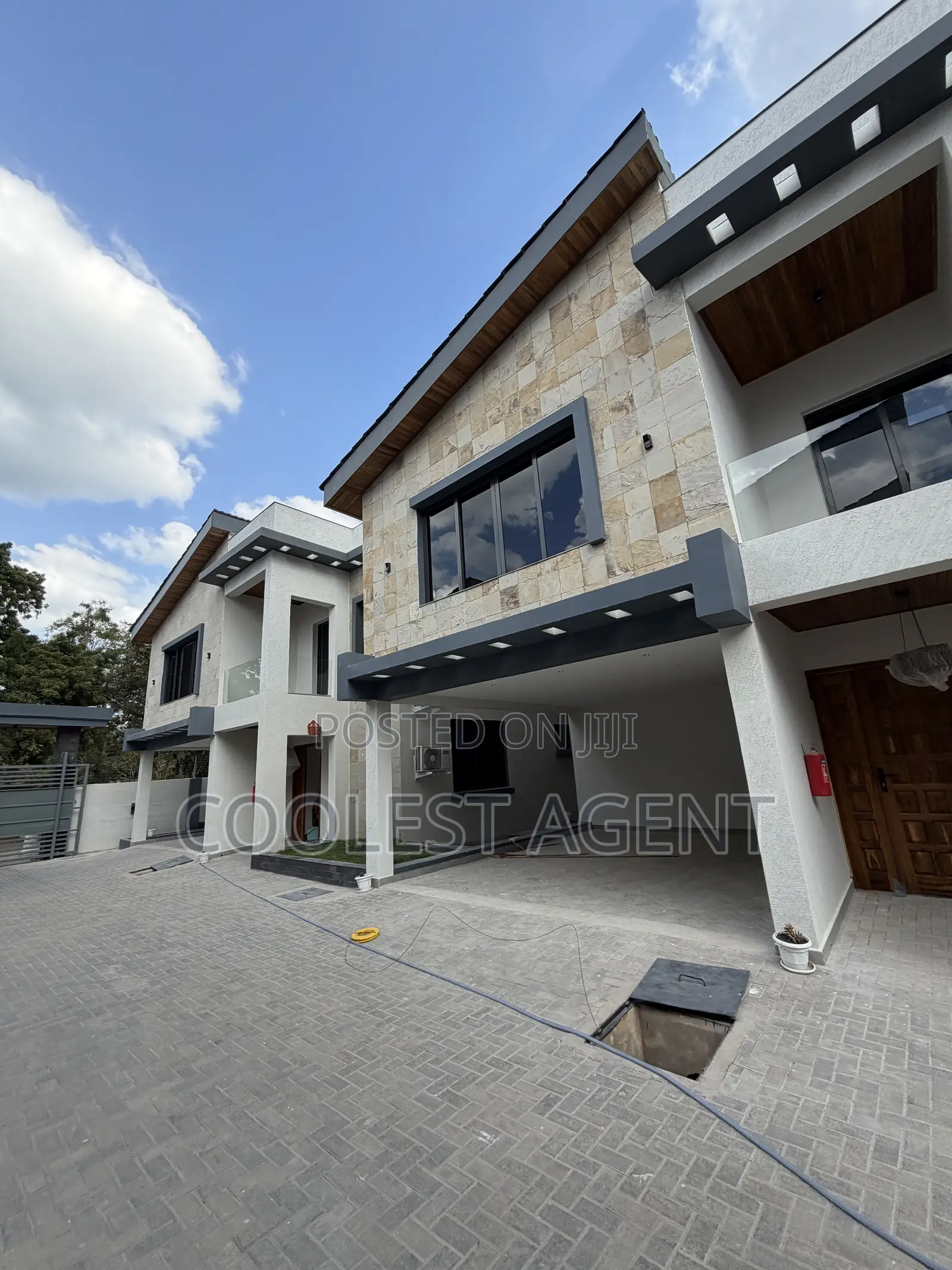 Furnished 4bdrm Villa in Coolest Estate, Masaki for rent in Masaki
