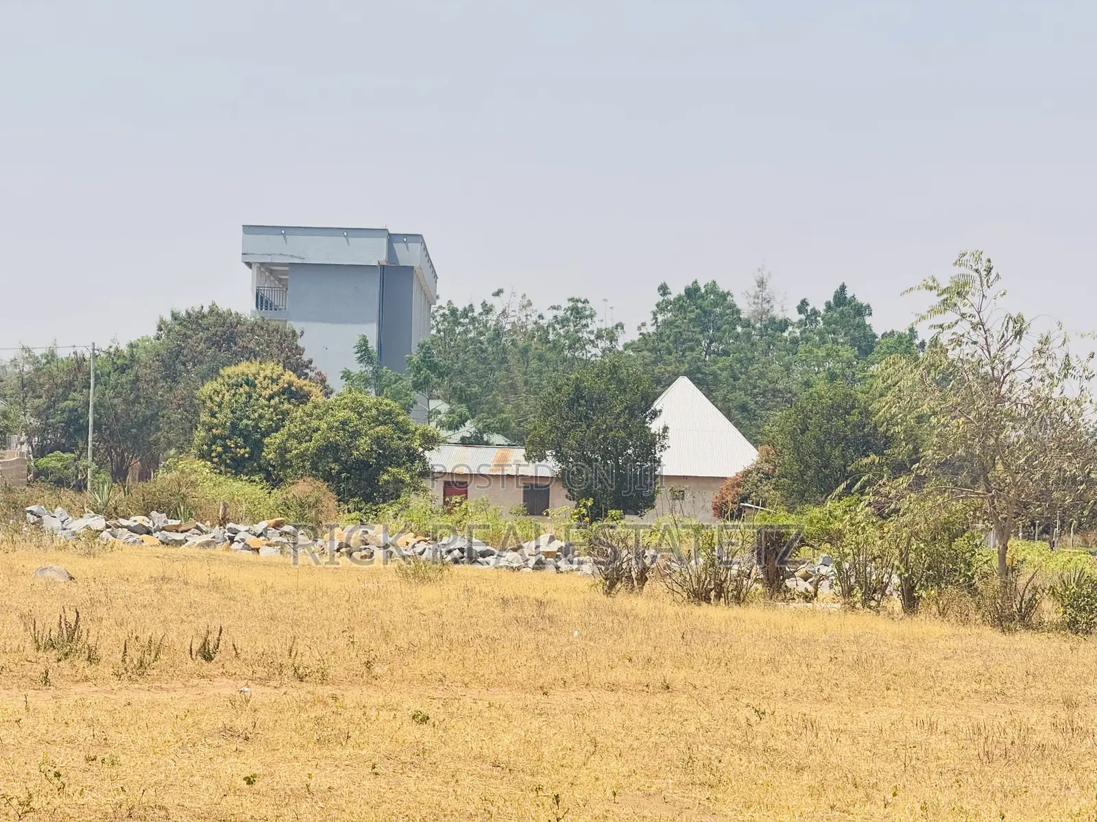 Kiwanja Kinauzwa Buswelu - Ilalila ( Nebrix Schools Mwanza ) SQM 20x21 in Buswelu