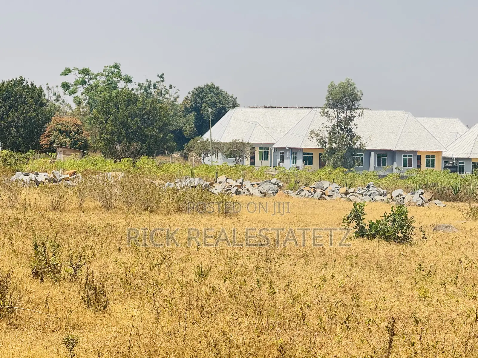 Kiwanja Kinauzwa Buswelu - Ilalila ( Nebrix Schools Mwanza ) SQM 20x21 in Buswelu