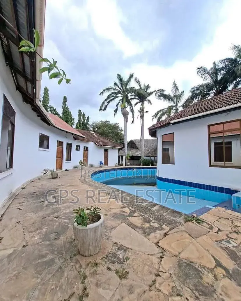 9bdrm House in Kawe Beach, Kinondoni for sale in Kinondoni