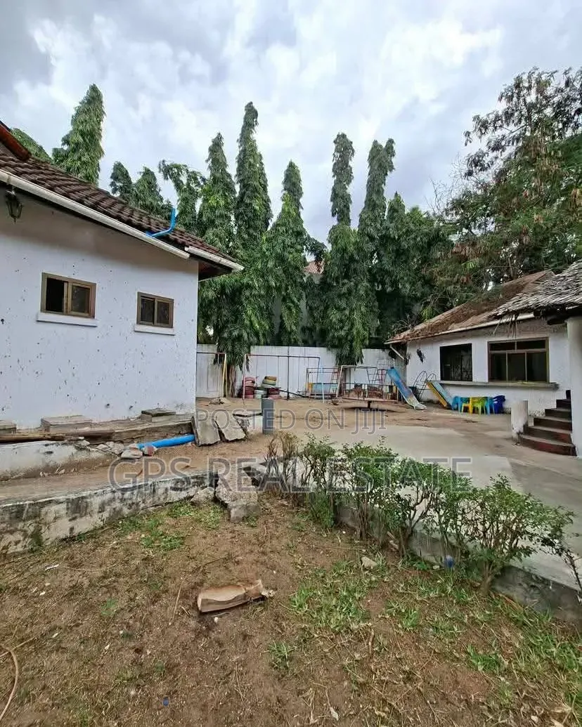 9bdrm House in Kawe Beach, Kinondoni for sale in Kinondoni