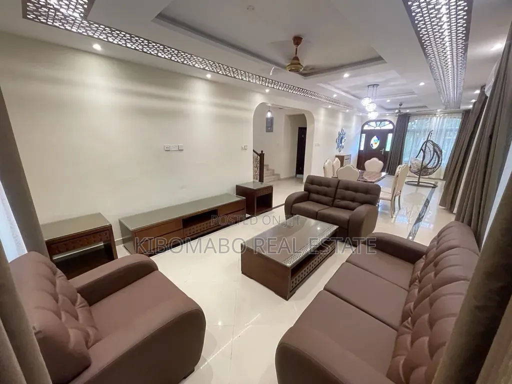 Furnished 4bdrm Villa in Ada Estate for rent in Ada Estate