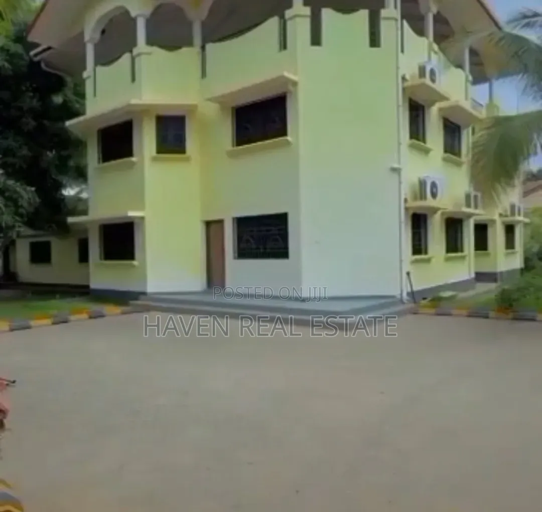 5bdrm House in Upanga East for sale in Upanga East