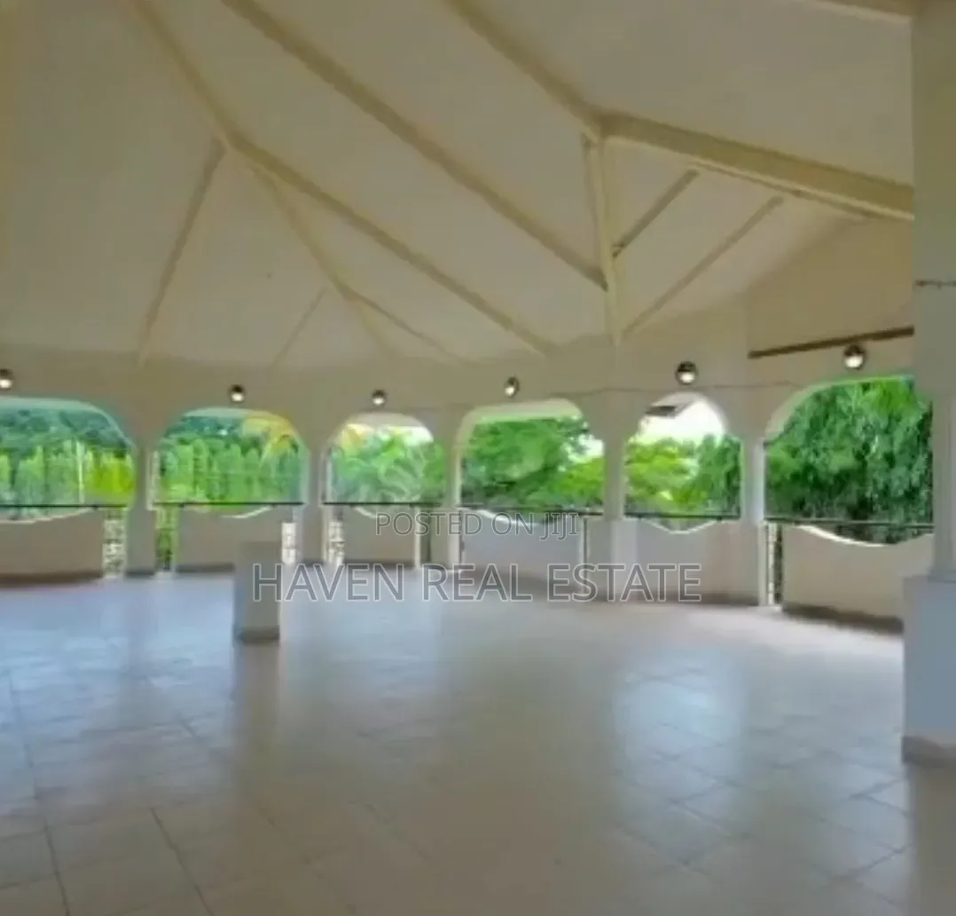 5bdrm House in Upanga East for sale in Upanga East